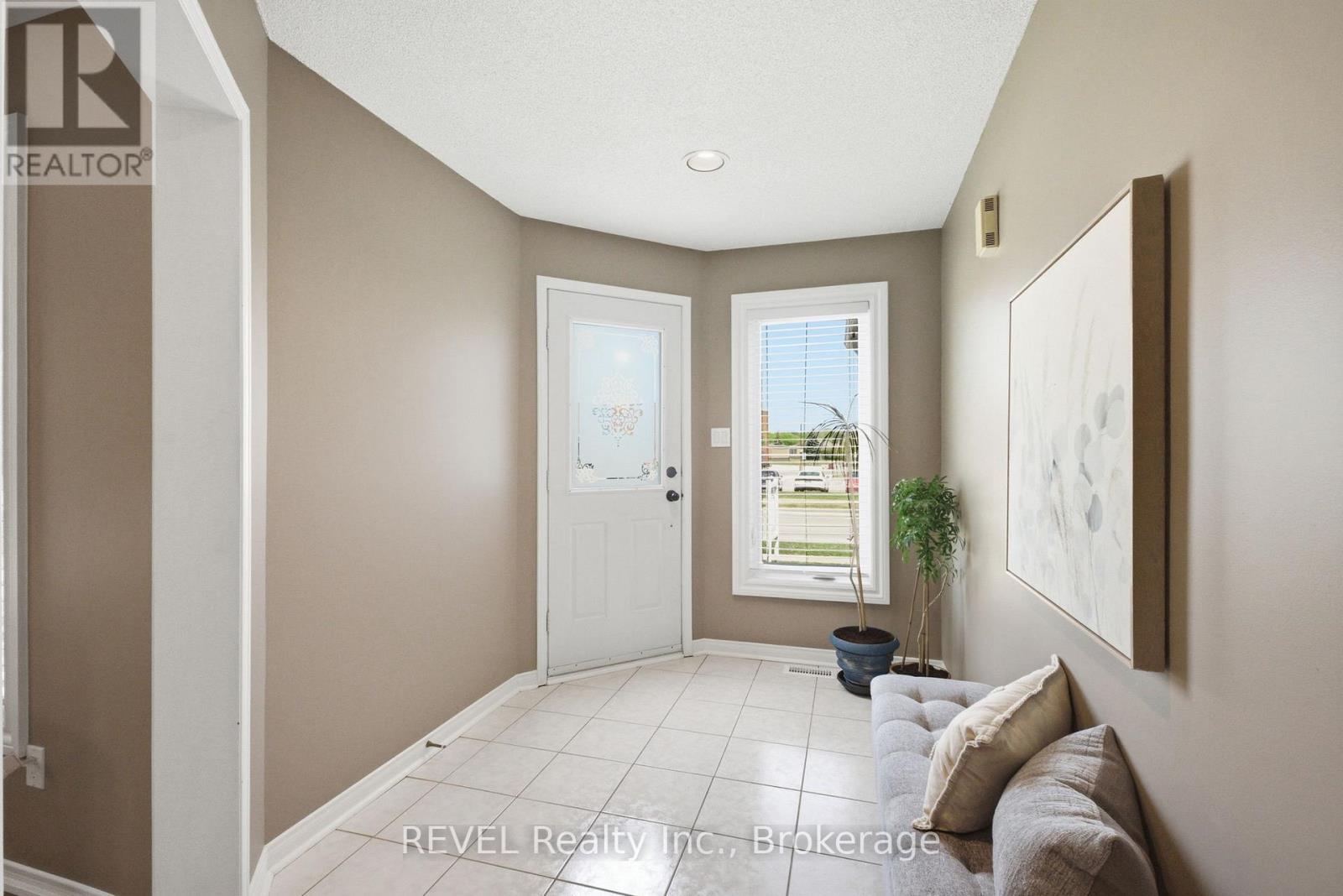 150 Fallingbrook Street, Whitby, Ontario  L1R 2G2 - Photo 3 - E13542382