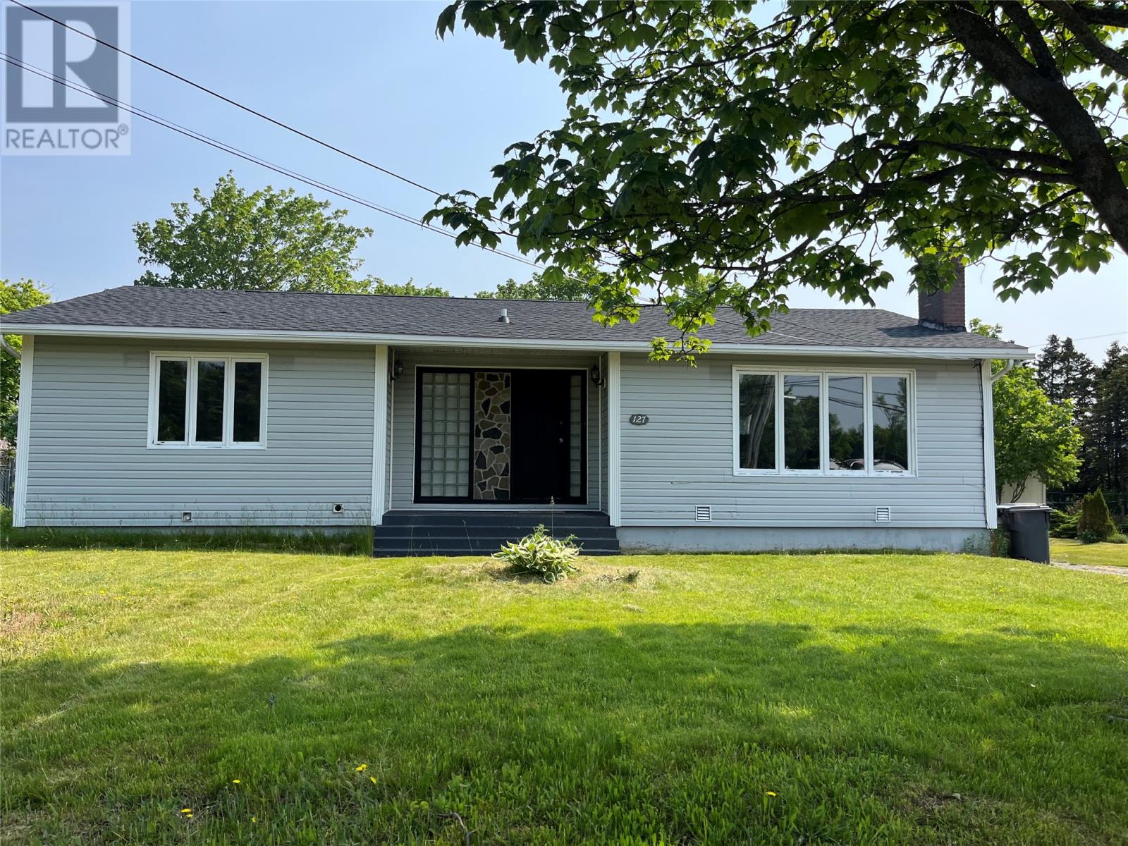 127 Commonwealth Avenue, Mount Pearl