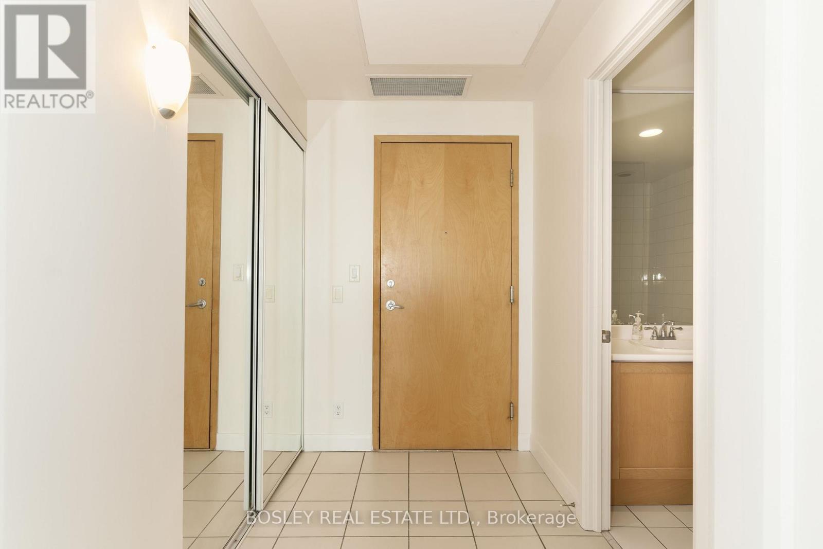 1212 - 700 King Street W, Toronto, Ontario  M5V 2Y6 - Photo 4 - C13542254
