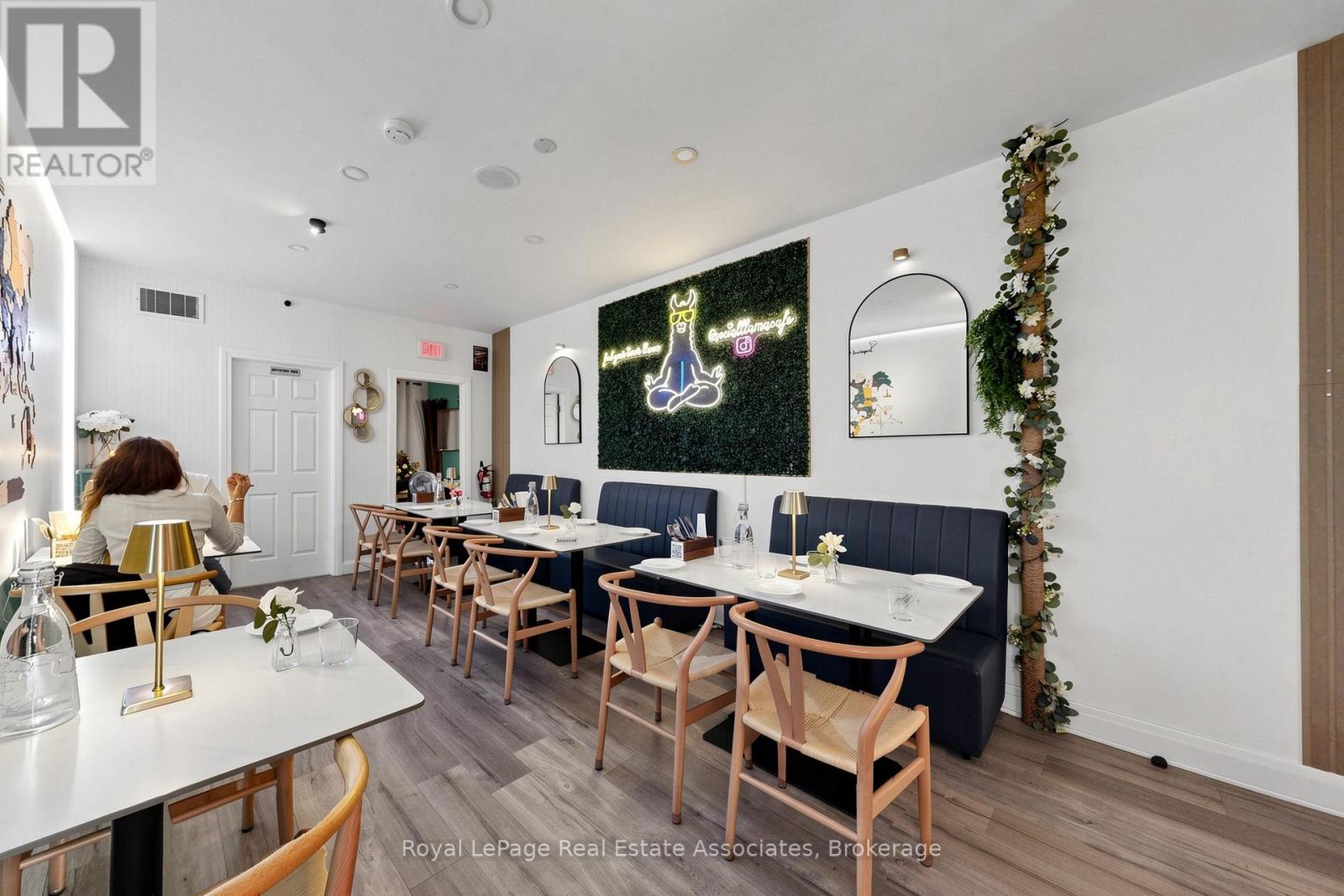 2107 Yonge Street, Toronto, Ontario M4S 2A4 - Photo 4 - C13542384