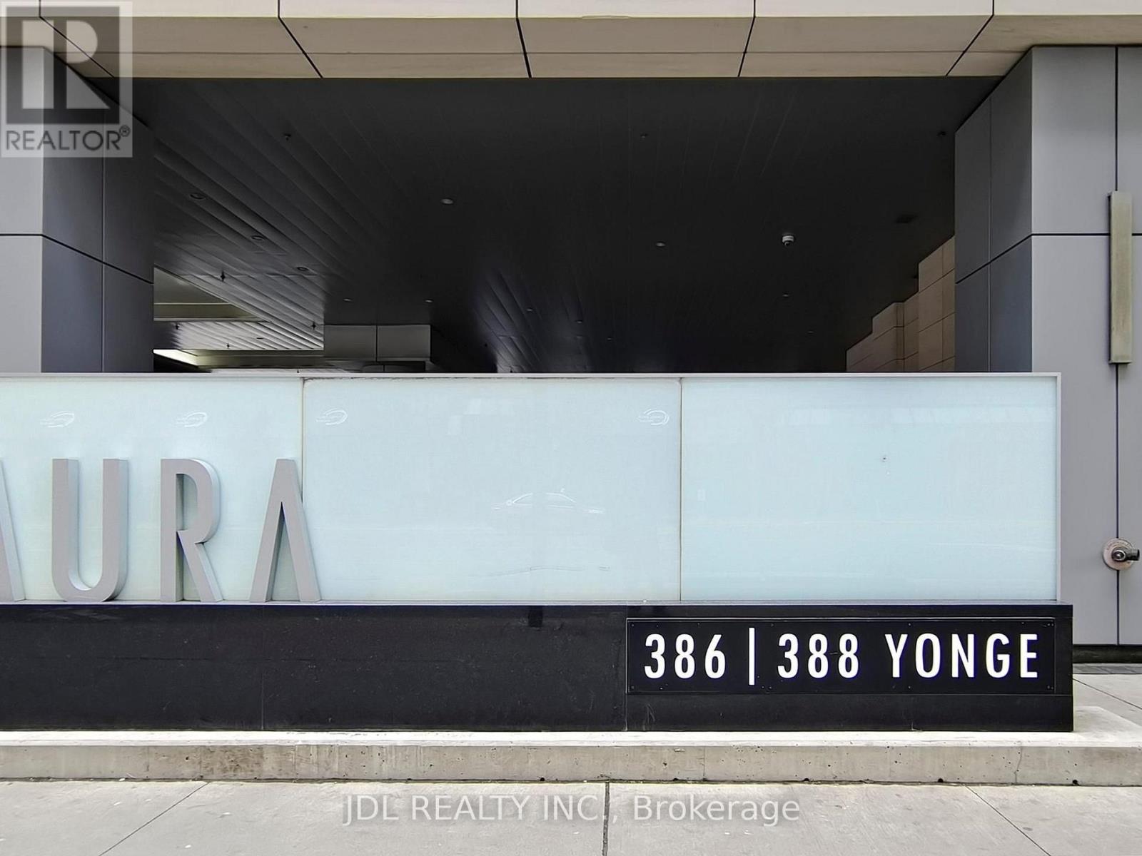 1813 - 386 Yonge Street, Toronto, Ontario  M5B 0A5 - Photo 2 - C13542446