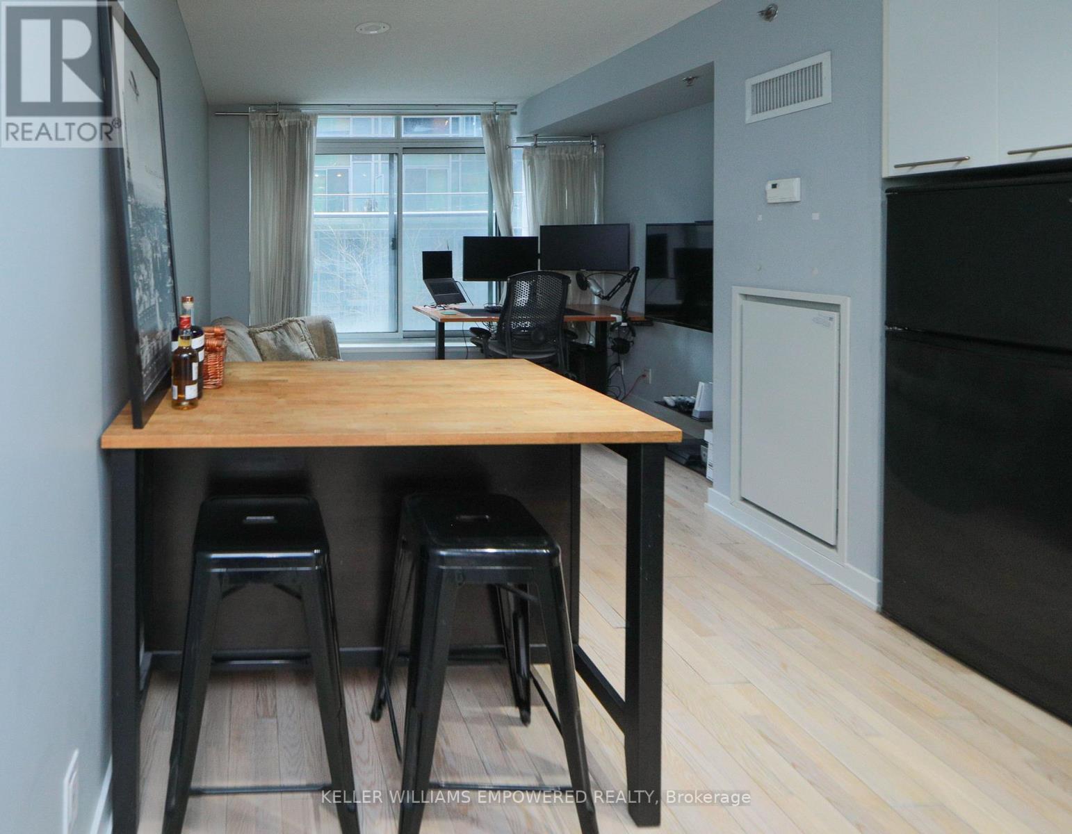 221 - 21 Nelson Street, Toronto, Ontario M5V 3H9 - Photo 3 - C13542630