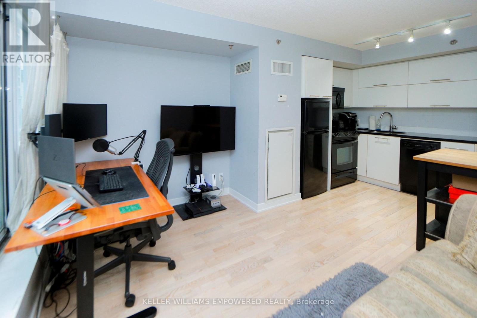 221 - 21 Nelson Street, Toronto, Ontario M5V 3H9 - Photo 5 - C13542630
