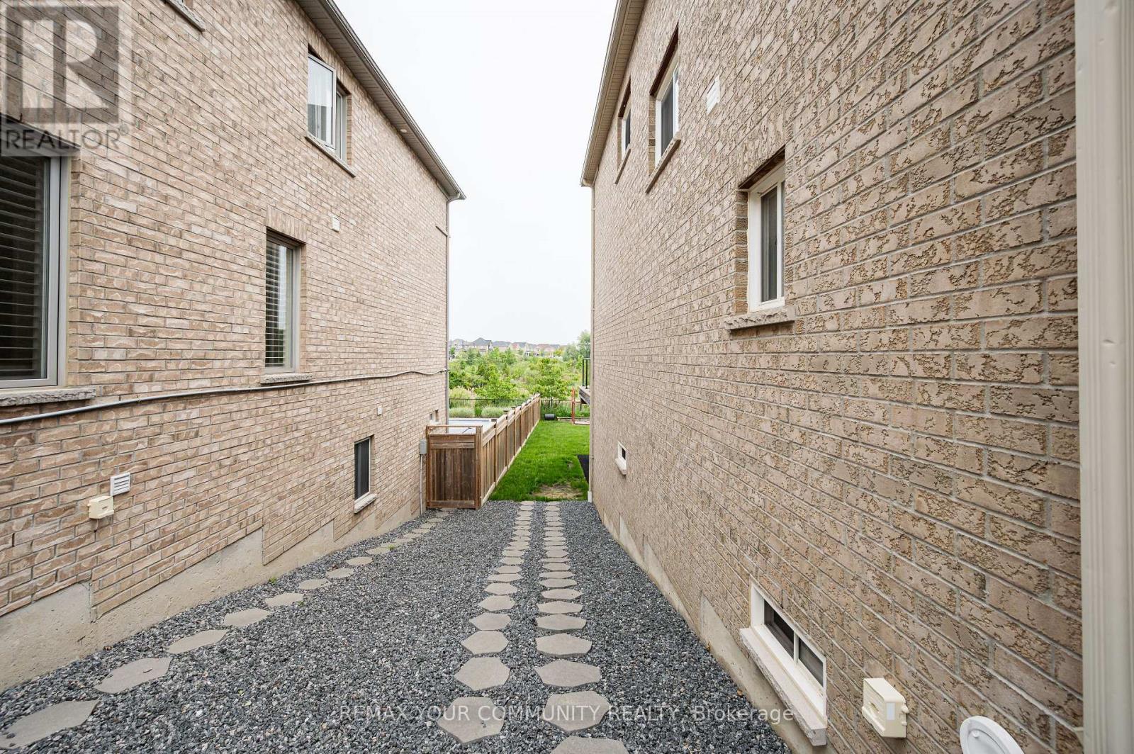 Lower - 176 Aishford Road, Bradford West Gwillimbury, Ontario L3Z 0P4 - Photo 2 - N13542438