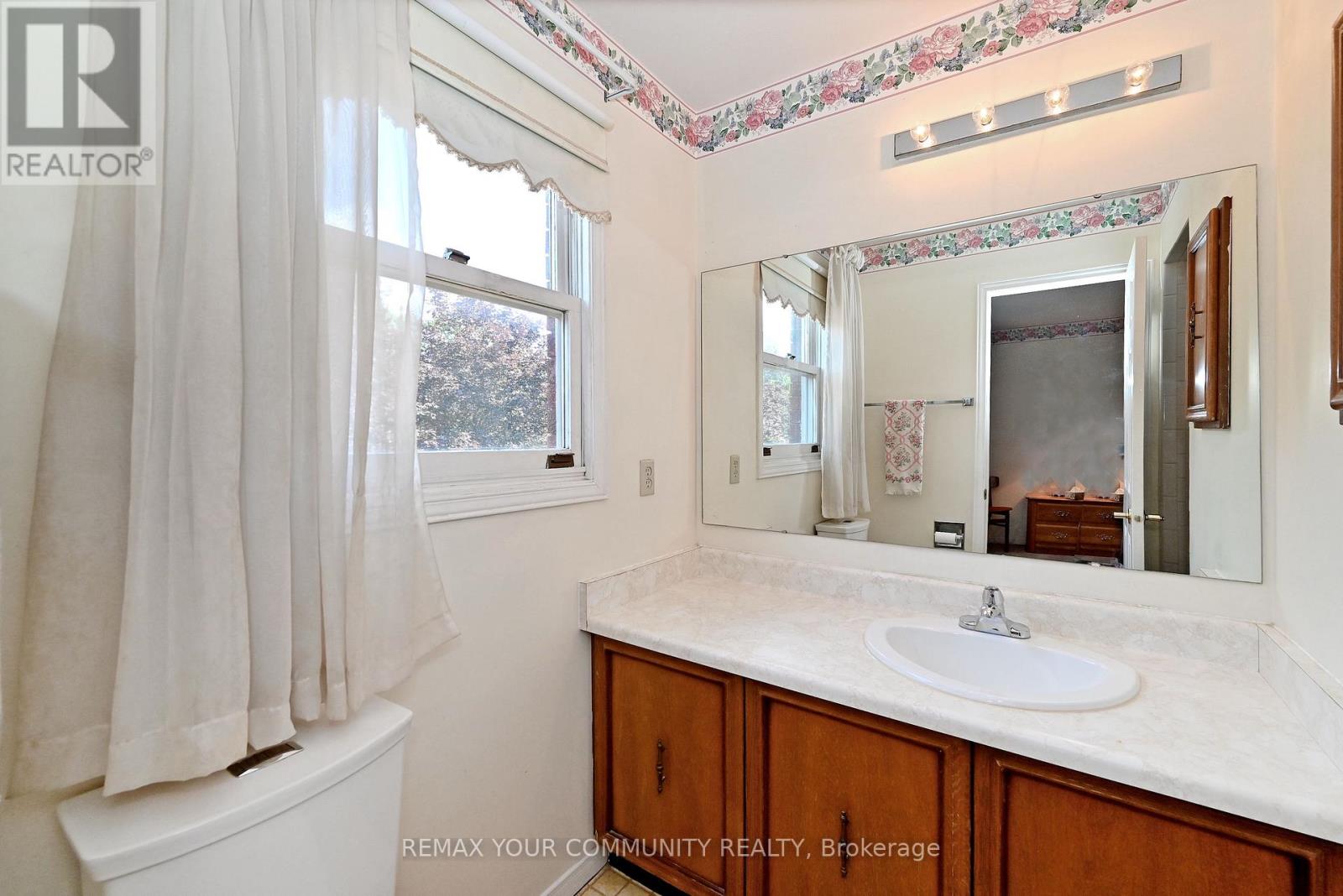 49 Tribbling Crescent, Aurora, Ontario L4G 4W7 - Photo 15 - N13542588