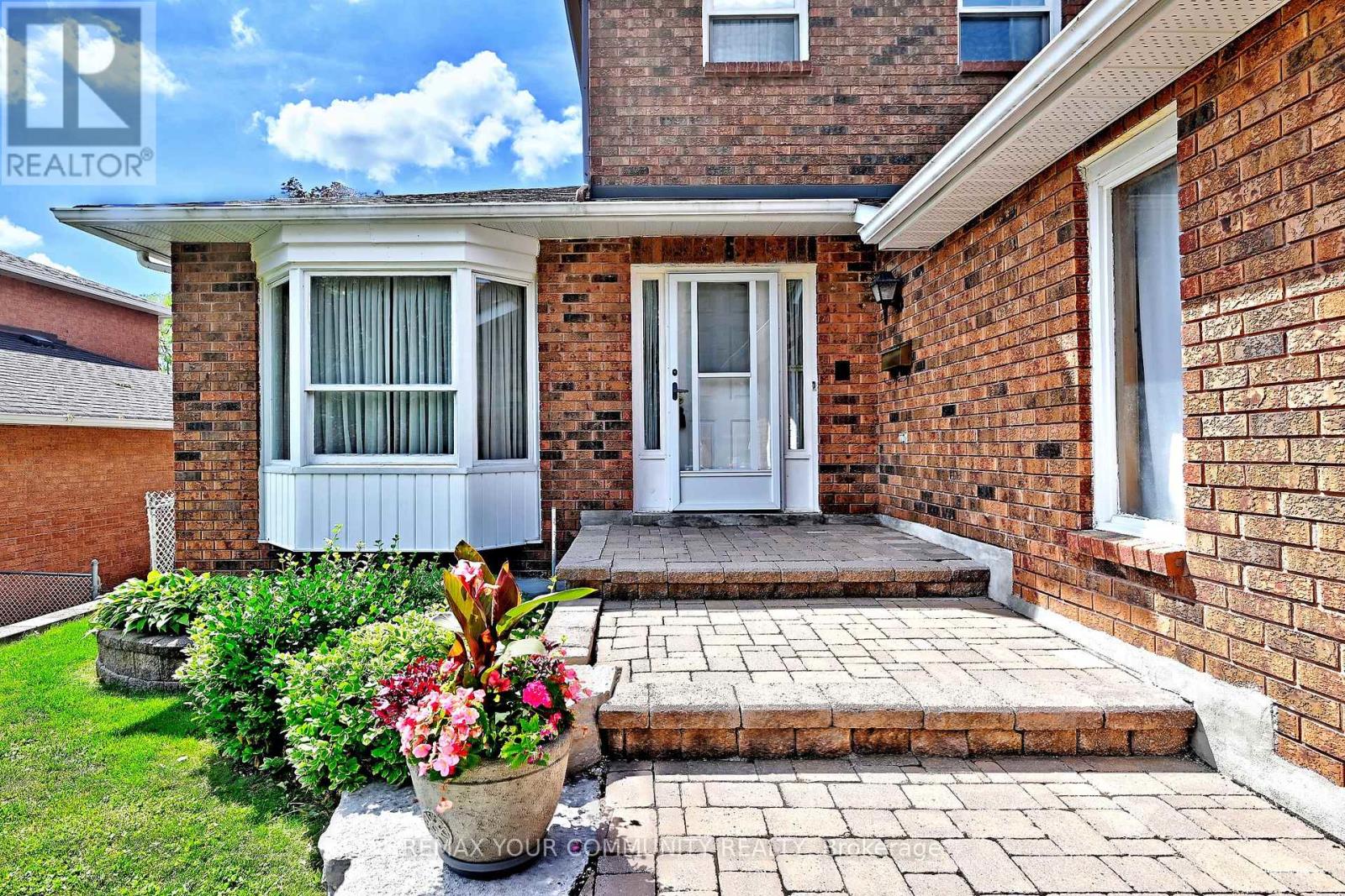 49 Tribbling Crescent, Aurora, Ontario L4G 4W7 - Photo 2 - N13542588