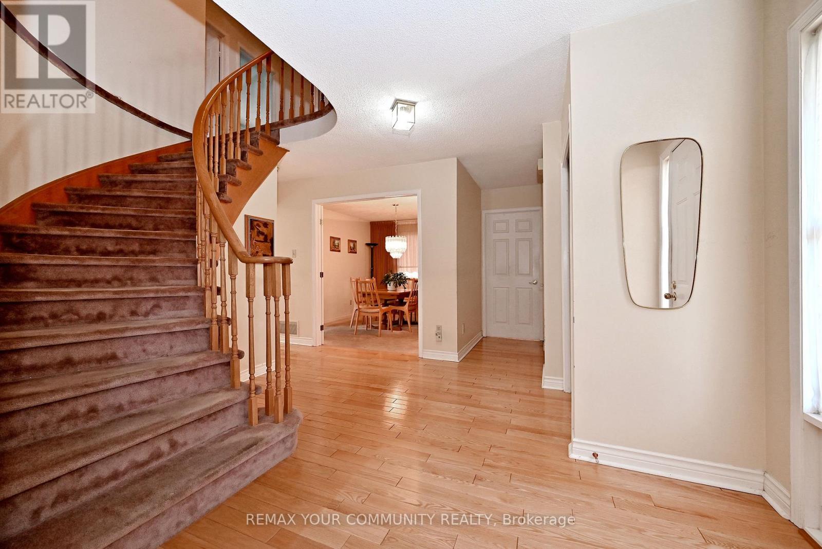 49 Tribbling Crescent, Aurora, Ontario L4G 4W7 - Photo 3 - N13542588