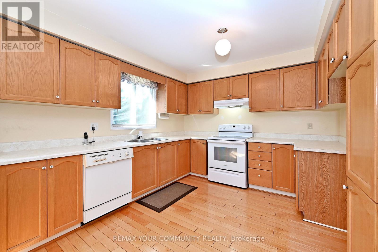 49 Tribbling Crescent, Aurora, Ontario L4G 4W7 - Photo 8 - N13542588