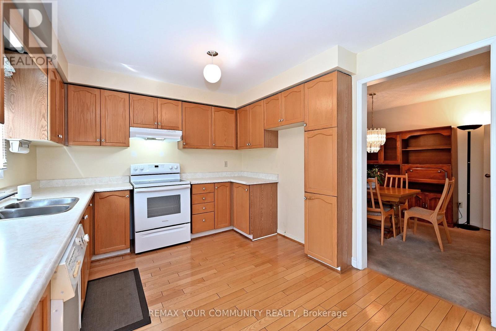 49 Tribbling Crescent, Aurora, Ontario L4G 4W7 - Photo 9 - N13542588