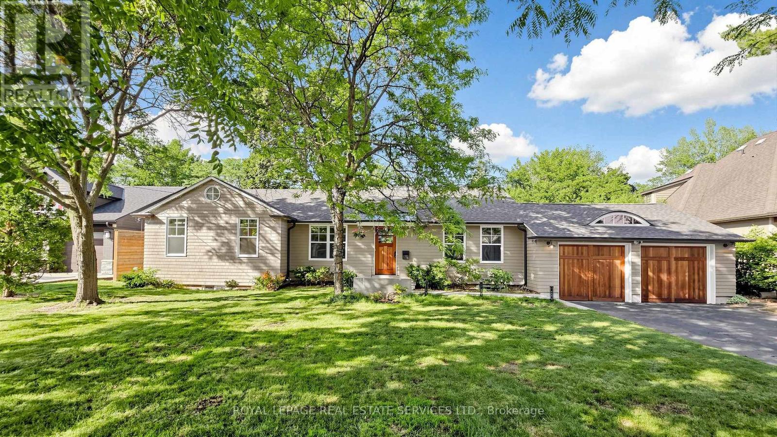 255 Oakwood Crescent, Oakville, Ontario L6K 3M7 - Photo 1 - W13542292