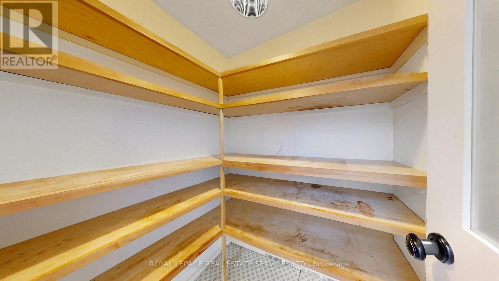 255 Oakwood Crescent, Oakville, Ontario L6K 3M7 - Photo 19 - W13542292