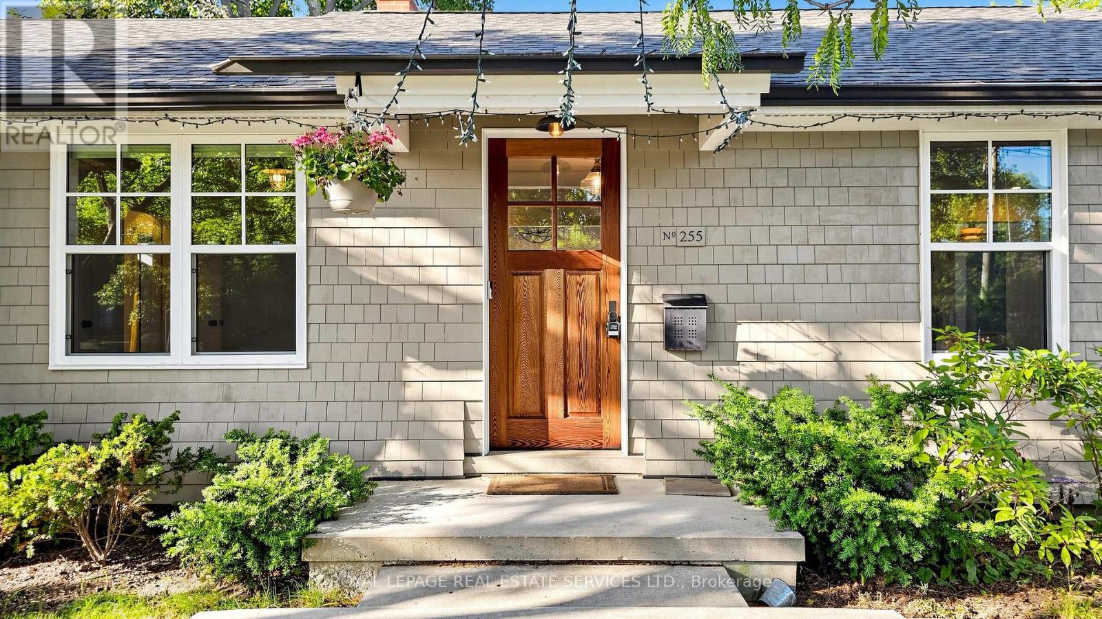 255 Oakwood Crescent, Oakville, Ontario L6K 3M7 - Photo 4 - W13542292