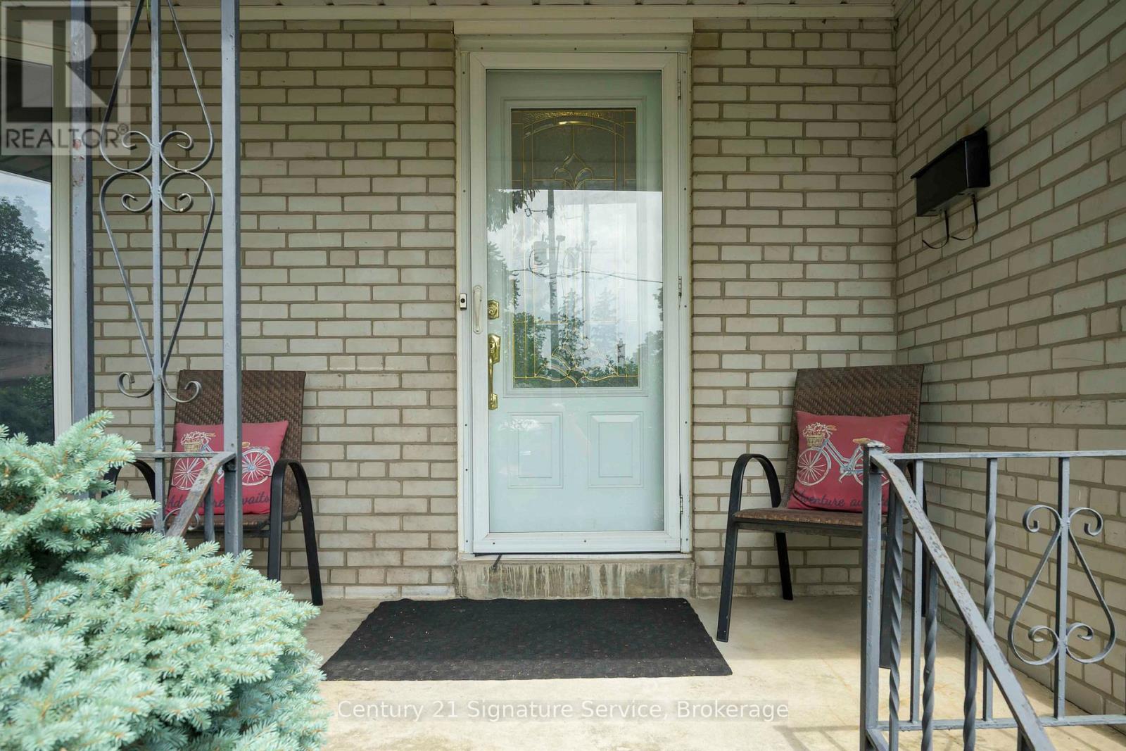 2150 Greenhurst Avenue, Mississauga, Ontario L4X 1J6 - Photo 2 - W13542372