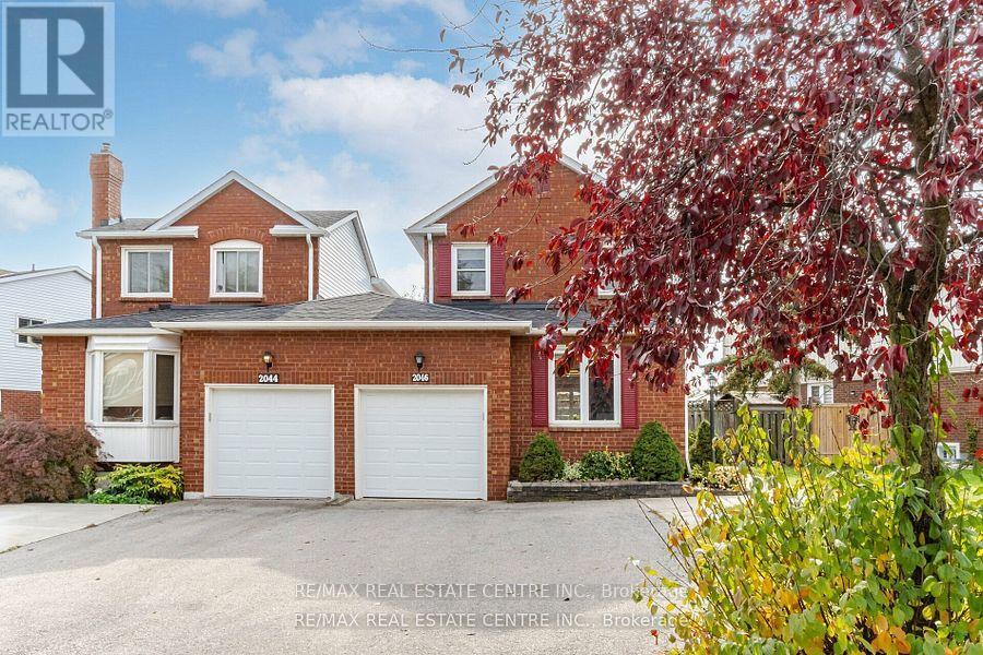 2046 Glenada Crescent, Oakville, Ontario  L6H 4M3 - Photo 2 - W13542522