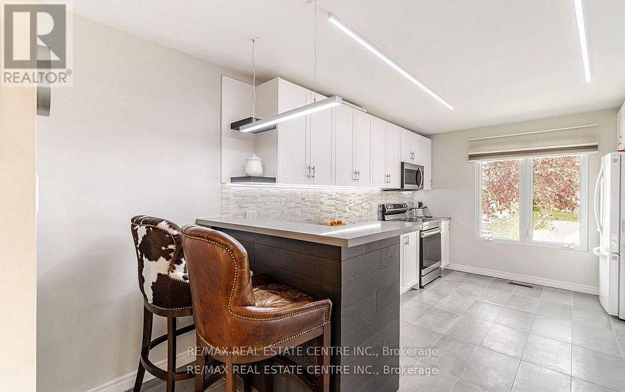 2046 Glenada Crescent, Oakville, Ontario  L6H 4M3 - Photo 8 - W13542522