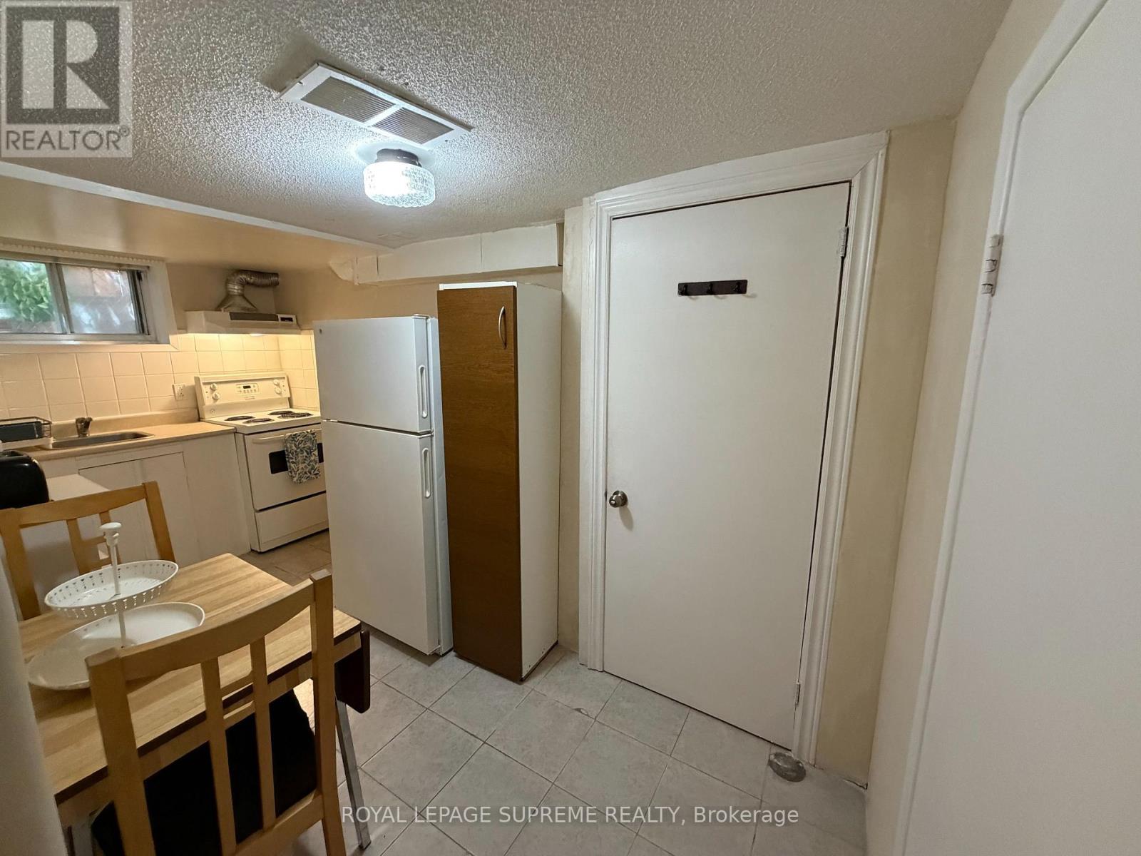 Bsmt - 1074 Briar Hill Avenue, Toronto, Ontario  M6B 1M7 - Photo 4 - W13542528