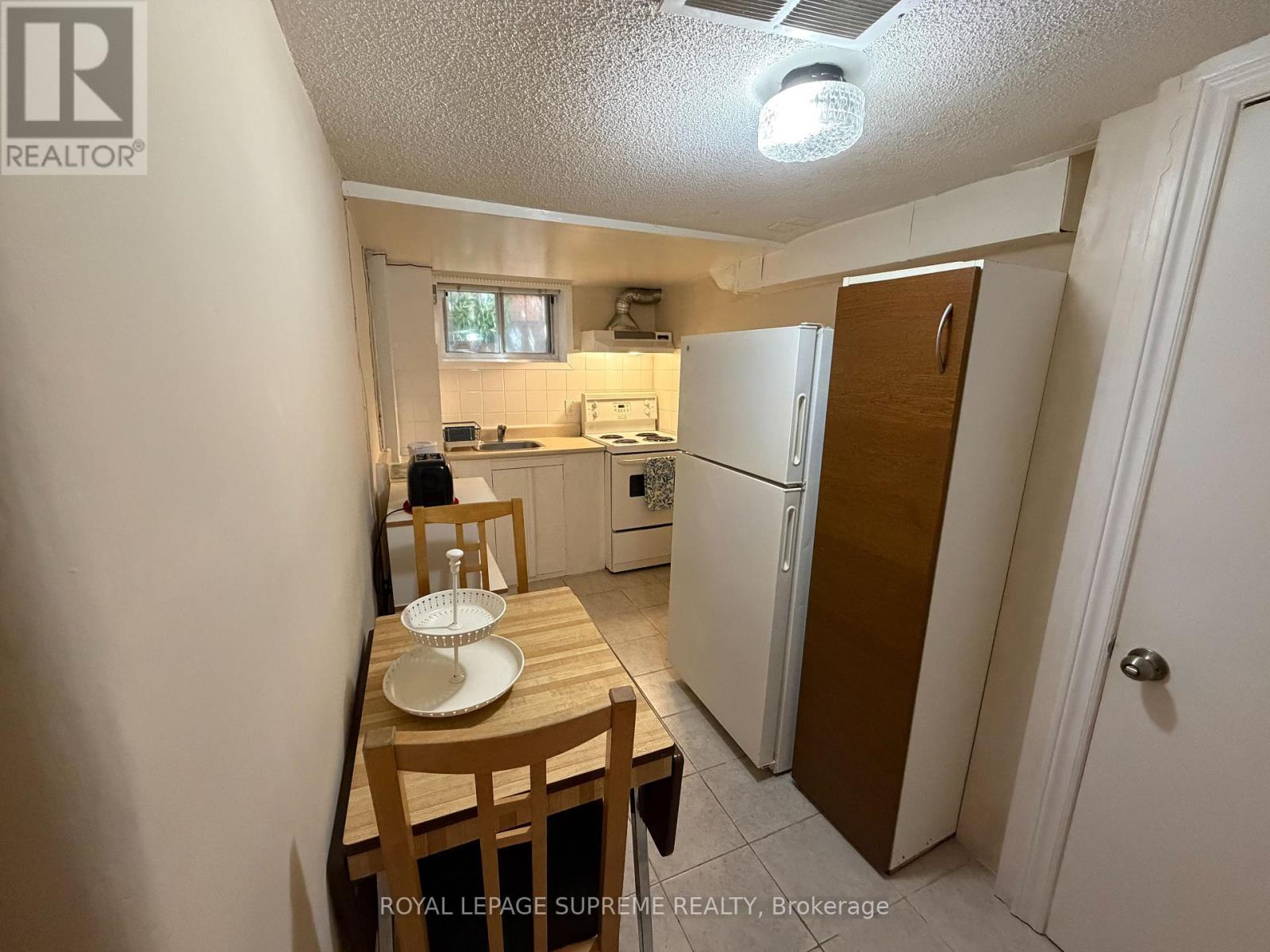 Bsmt - 1074 Briar Hill Avenue, Toronto, Ontario  M6B 1M7 - Photo 5 - W13542528