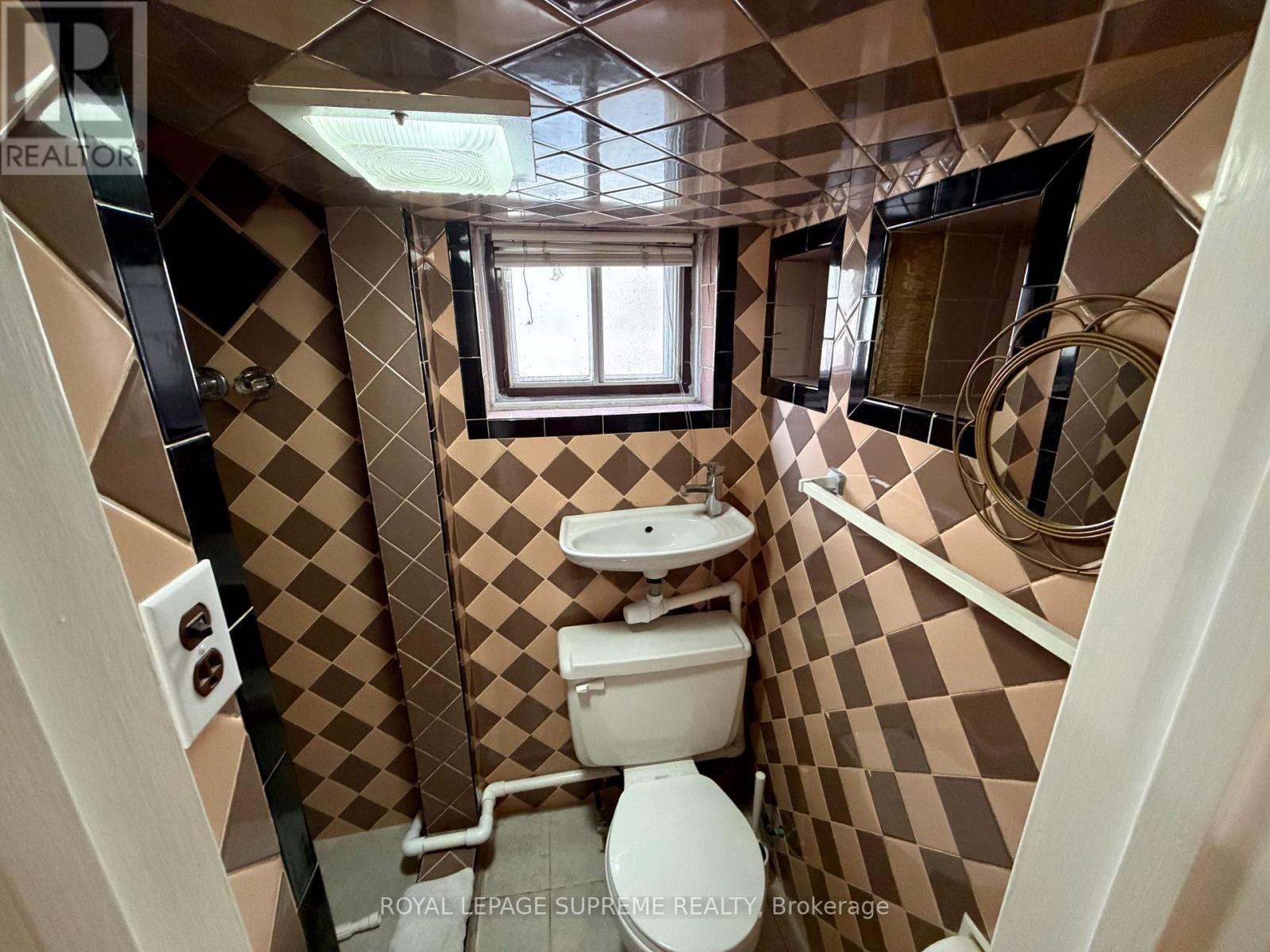 Bsmt - 1074 Briar Hill Avenue, Toronto, Ontario  M6B 1M7 - Photo 8 - W13542528