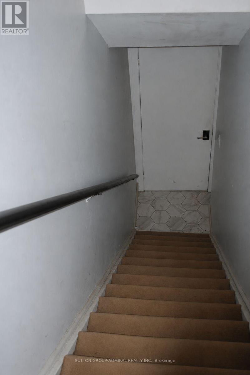Upper - 177 Logan Avenue, Toronto, Ontario  M4M 2N2 - Photo 3 - E13502634