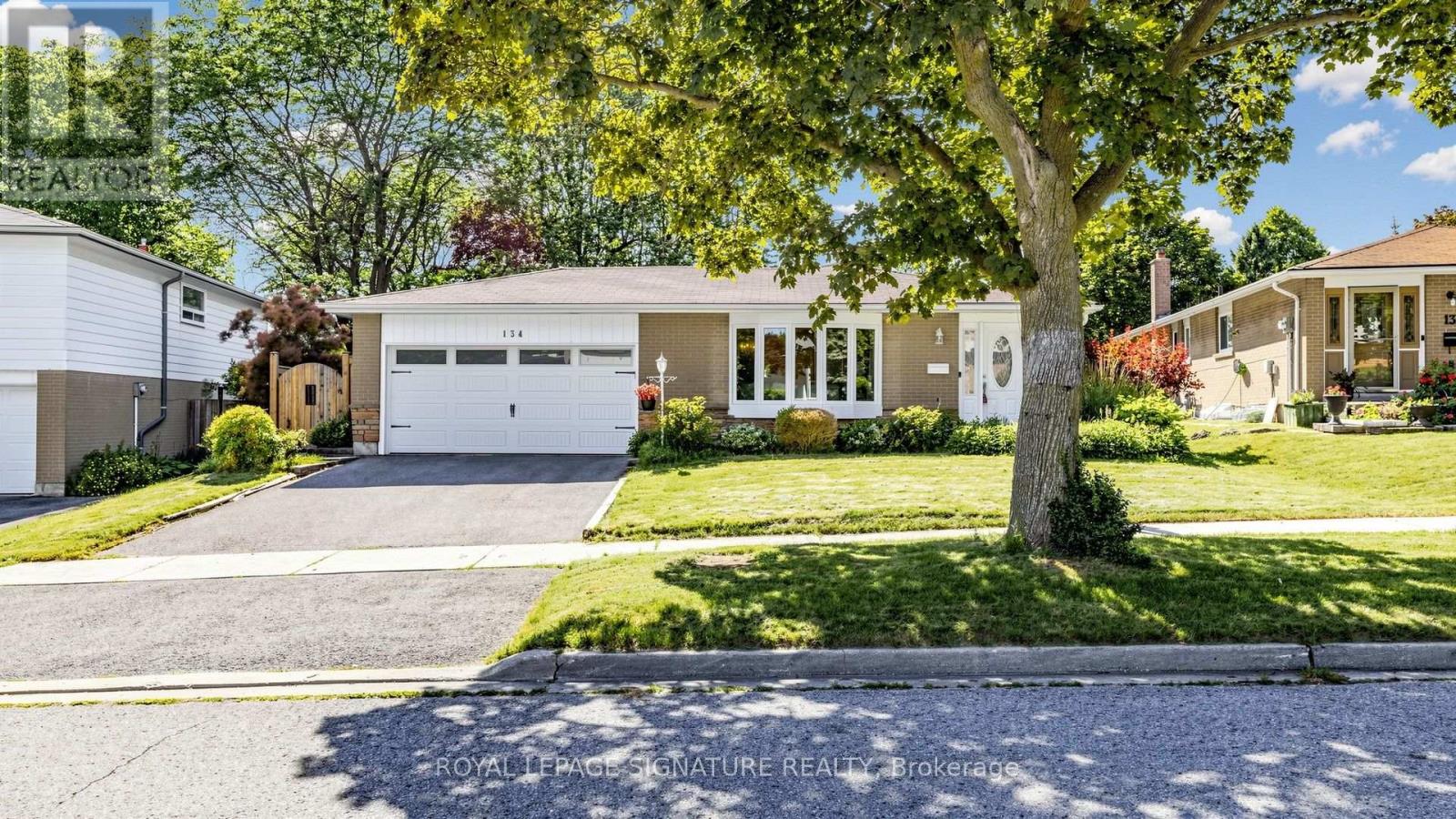 134 OAKMEADOW BOULEVARD, Toronto, Ontario