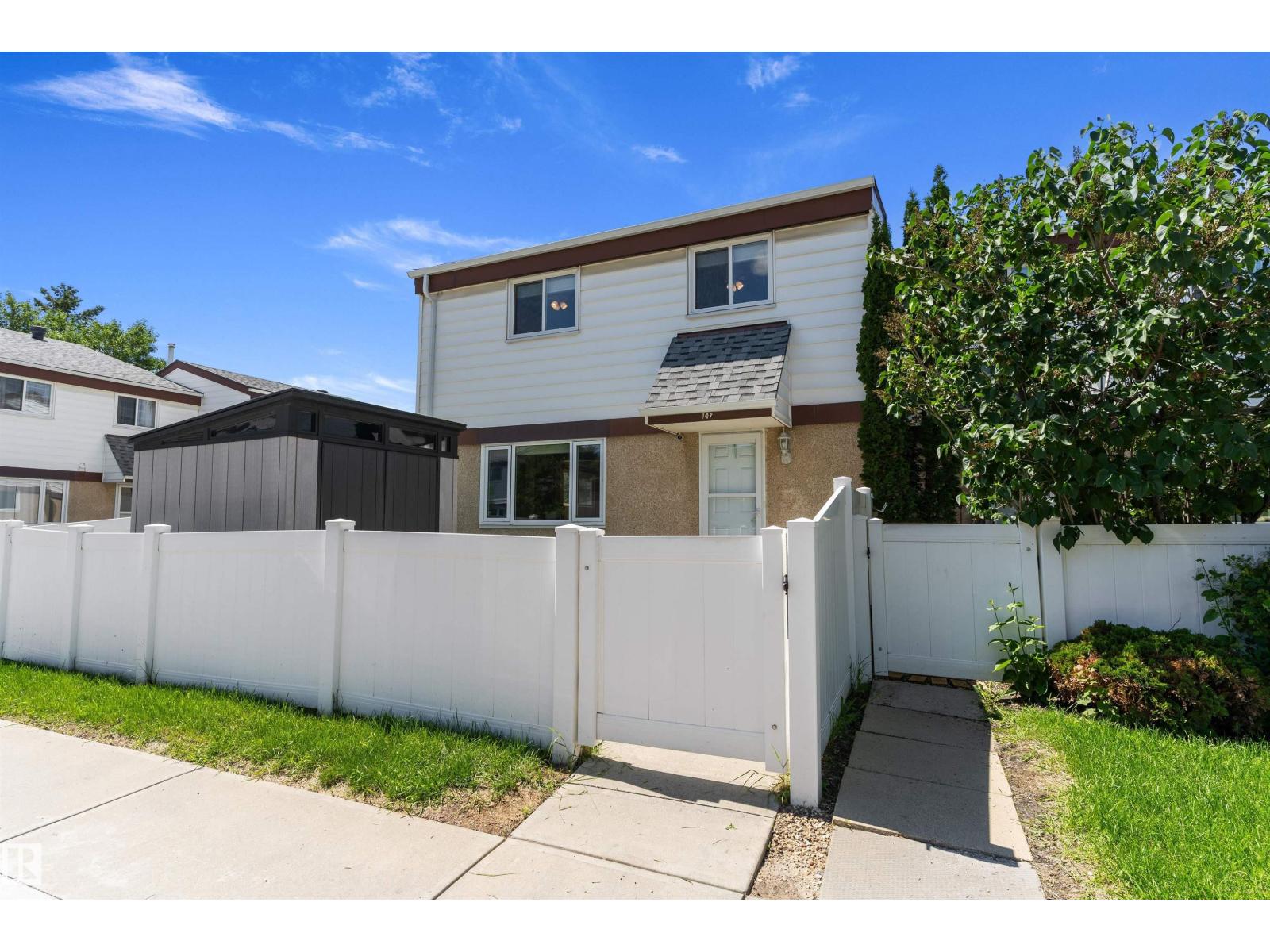 14F TWIN TC NW, Edmonton, Alberta