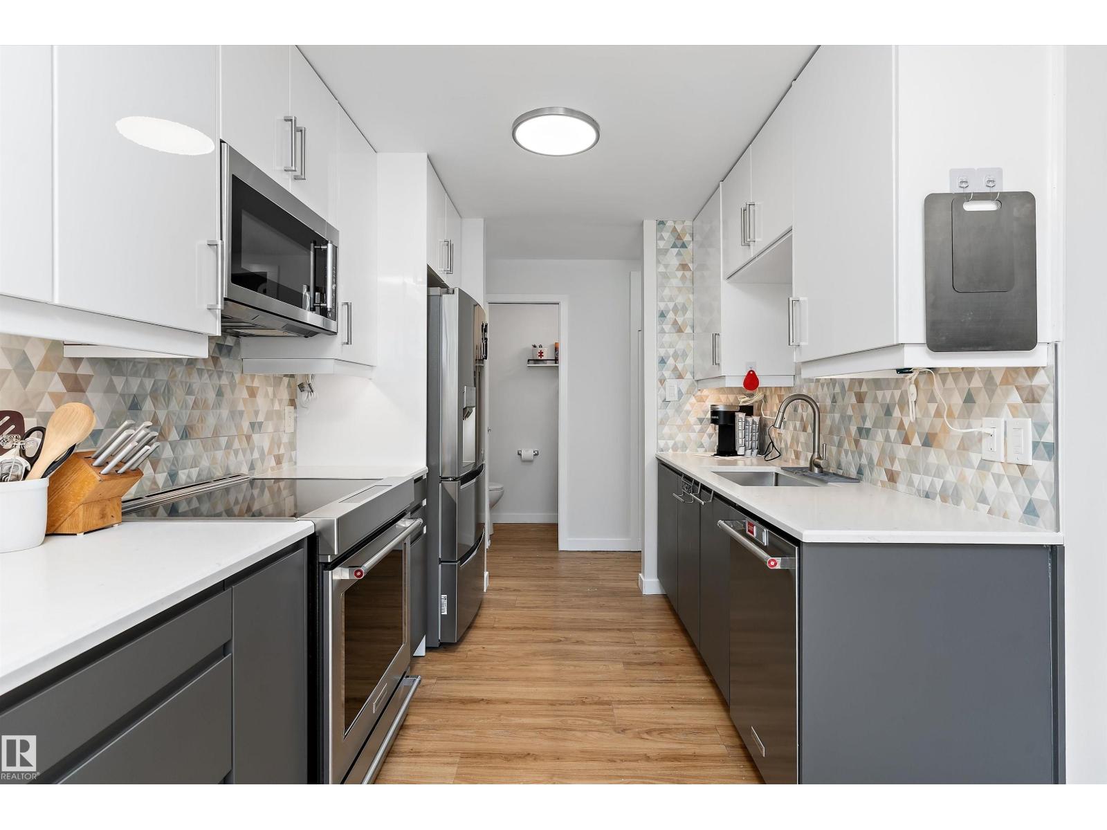 14f Twin Tc NW, Edmonton, Alberta  T6K 1V4 - Photo 12 - E4497802
