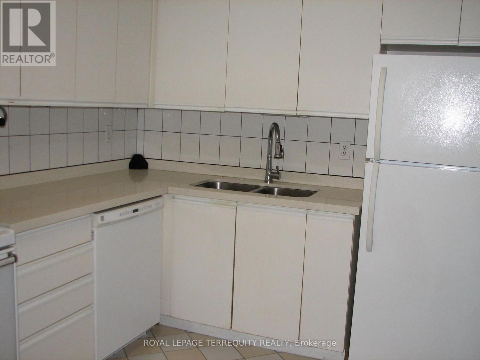 306 - 81 Townsgate Drive, Vaughan (Crestwood-Springfarm-Yorkhill), Ontario  L4J 8E6 - Photo 4 - N13542766