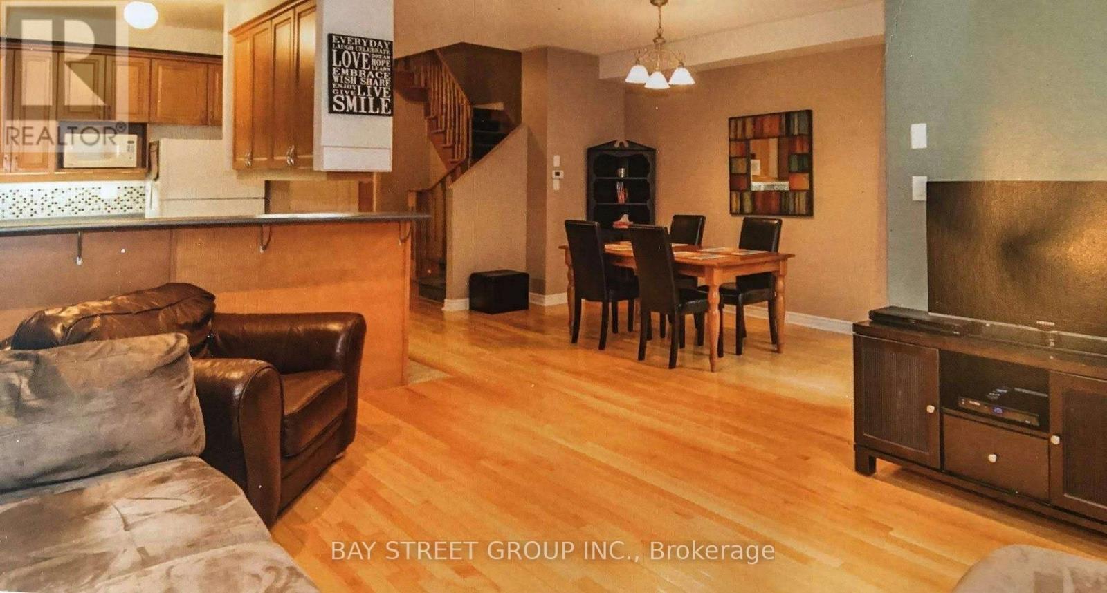 4 Williams Street, Markham, Ontario  L6C 0C2 - Photo 3 - N13542852