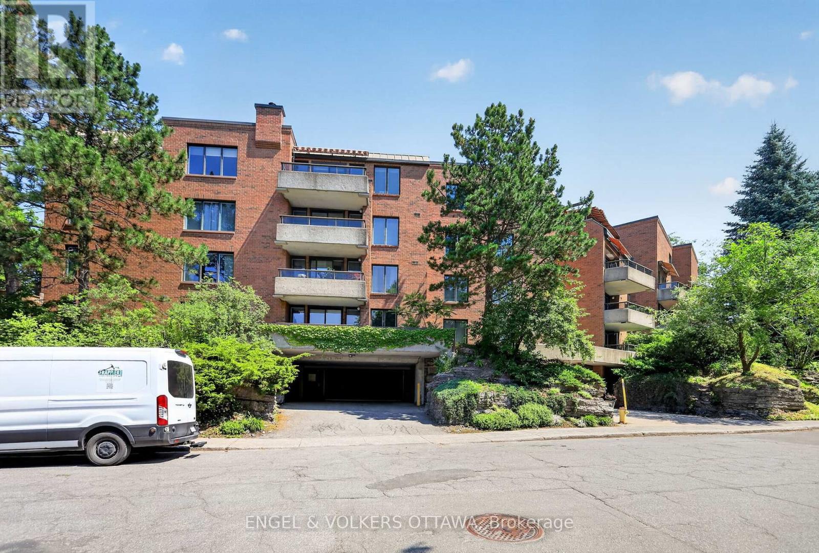 106 - 7 KIPPEWA DRIVE, Ottawa