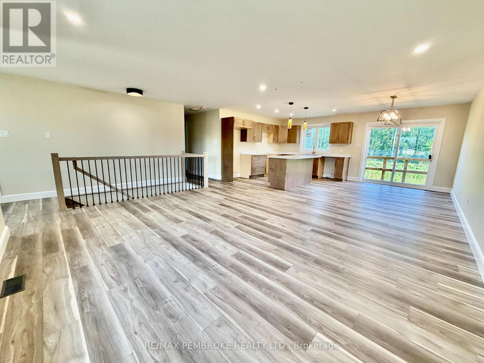 13 Eddy Crescent, Pembroke, Ontario  K8A 0M1 - Photo 10 - X12796086