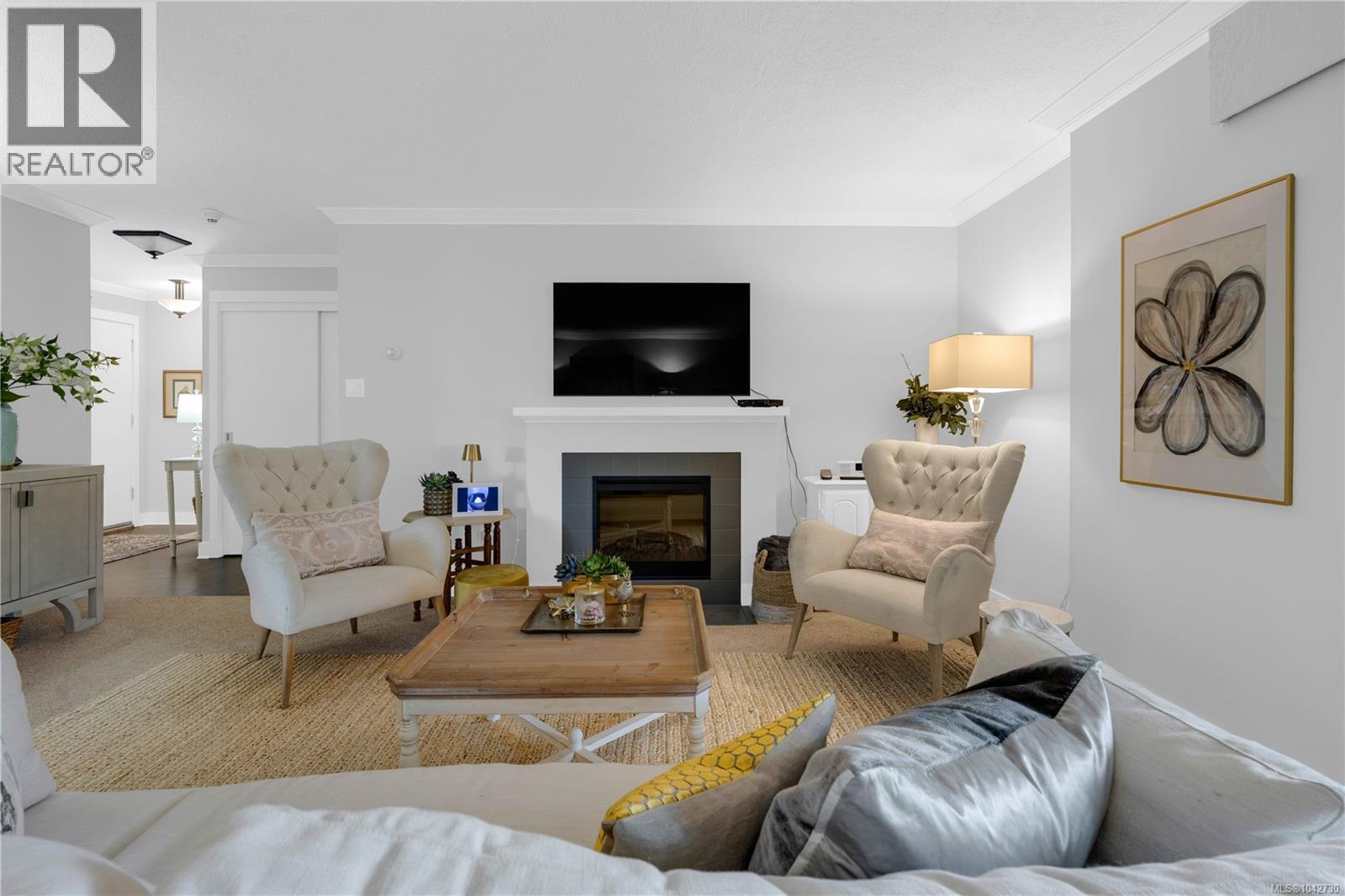 205 2125 Oak Bay Ave, Oak Bay, British Columbia  V8R 1E8 - Photo 2 - 1042730