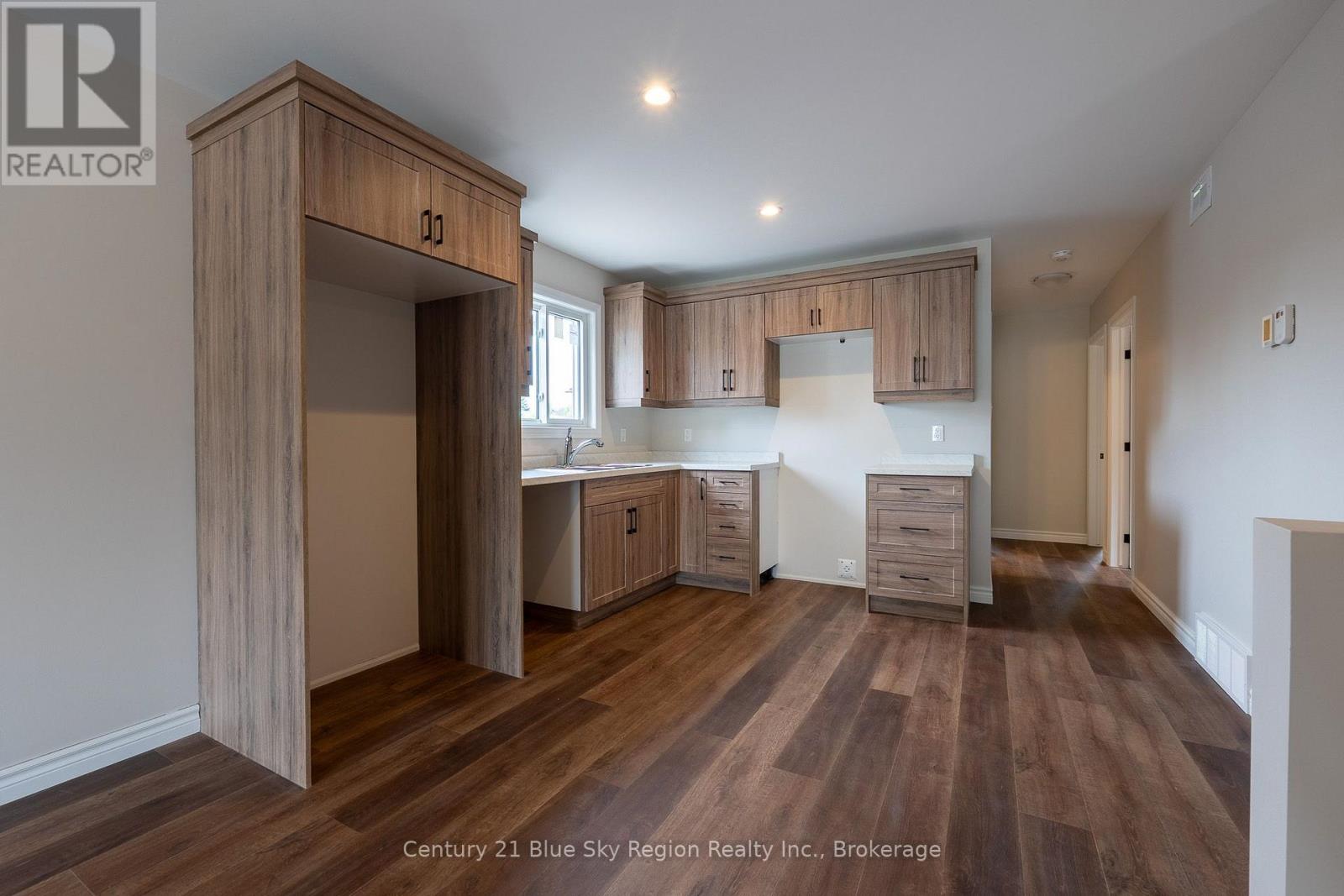1556 Fraser Street, North Bay, Ontario  P1B 3Z2 - Photo 2 - X13542930