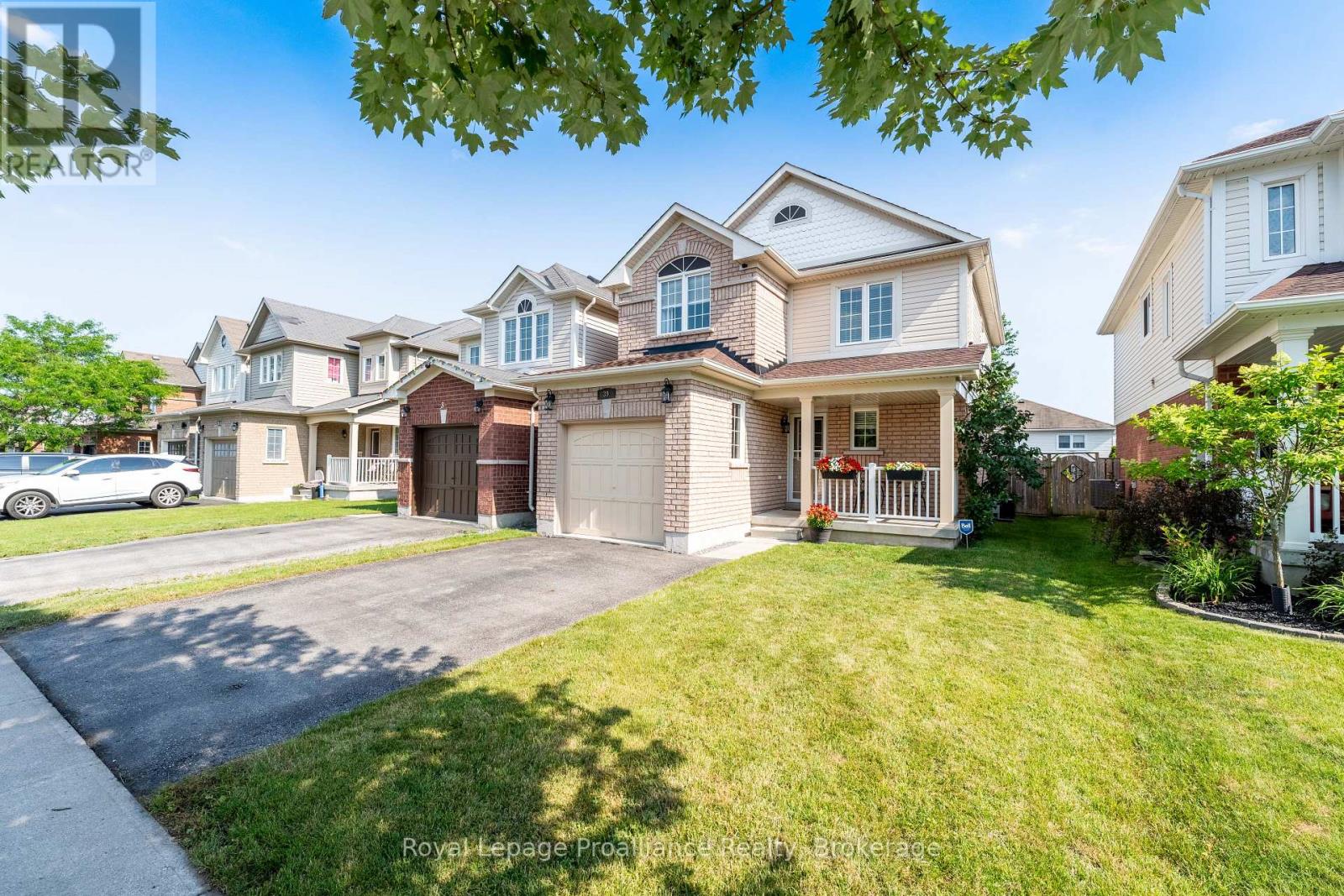 39 Courvier Crescent, Clarington, Ontario  L1C 0E7 - Photo 2 - E13543030