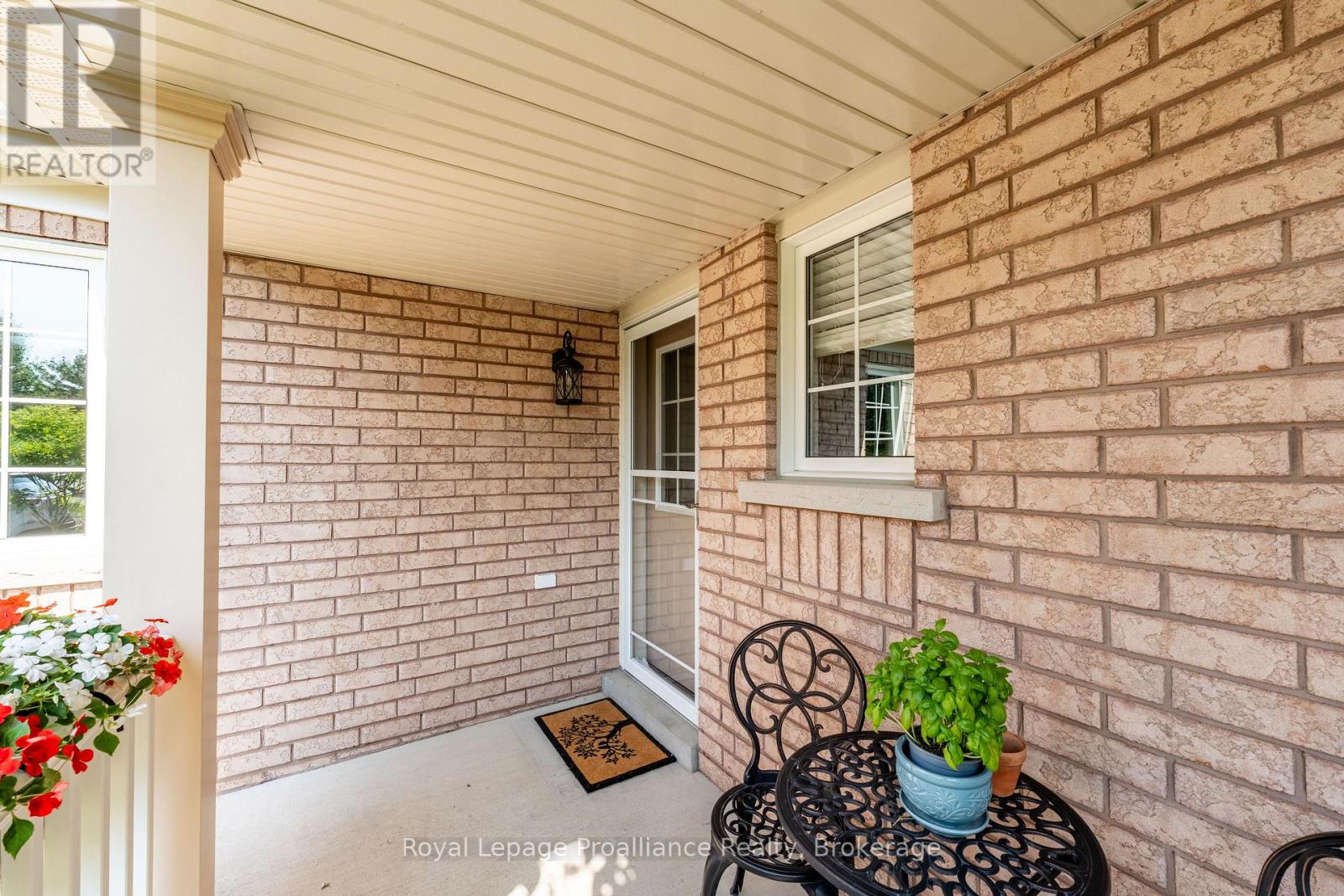 39 Courvier Crescent, Clarington, Ontario  L1C 0E7 - Photo 5 - E13543030