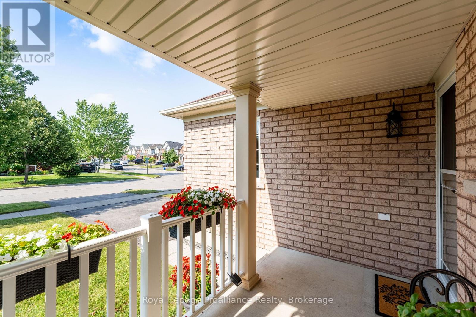 39 Courvier Crescent, Clarington, Ontario  L1C 0E7 - Photo 6 - E13543030