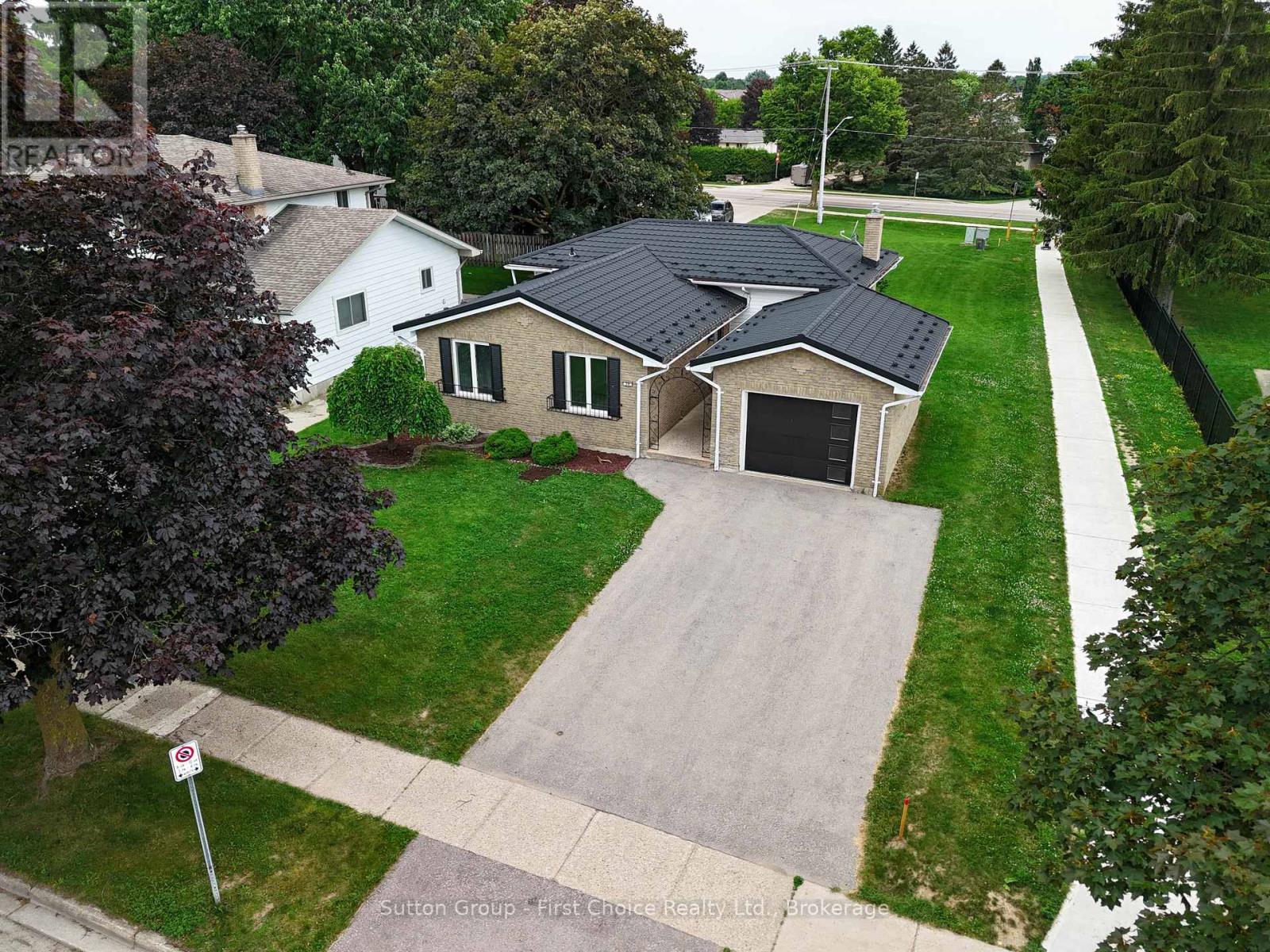 70 Bedford Drive, Stratford, Ontario  N5A 5J5 - Photo 2 - X13543062
