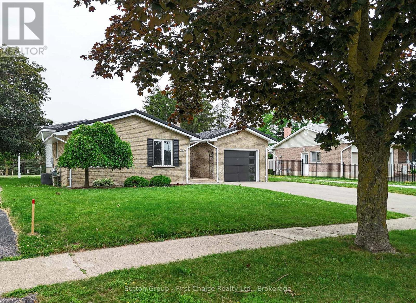 70 Bedford Drive, Stratford, Ontario  N5A 5J5 - Photo 4 - X13543062