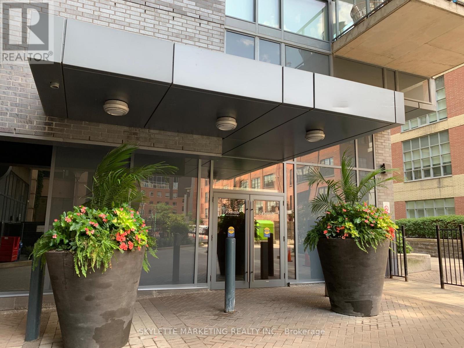 1017 - 478 King Street W, Toronto, Ontario  M5V 0A8 - Photo 2 - C13542990