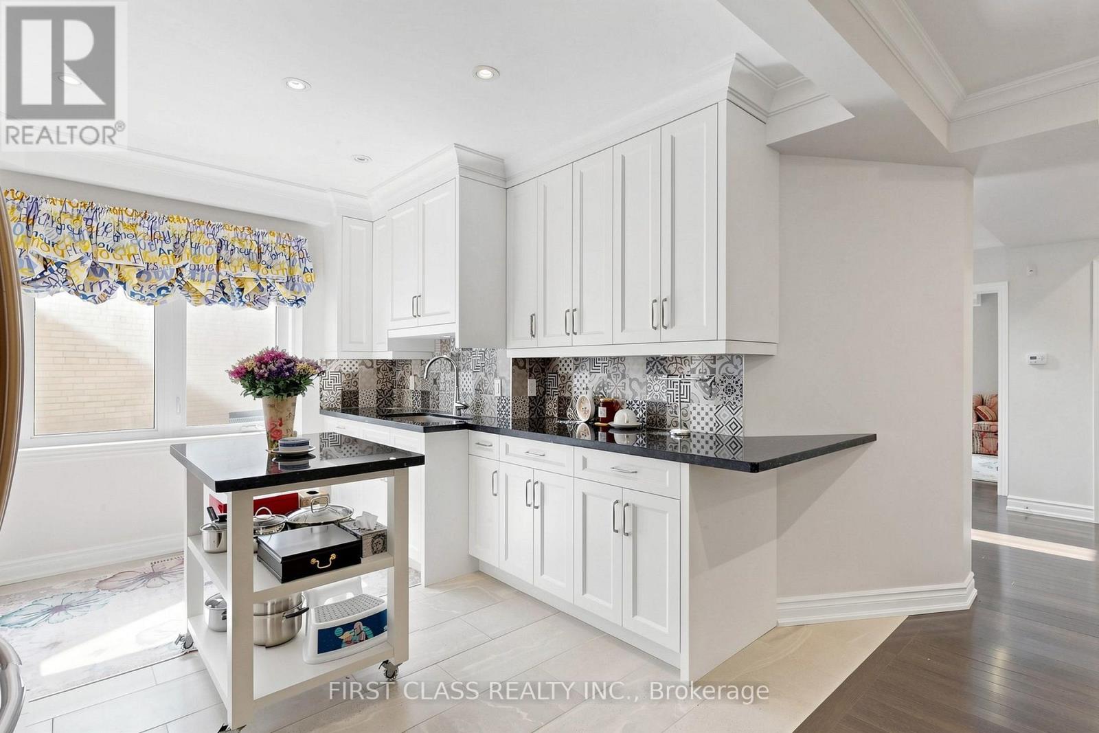 18 Yonge Boulevard, Toronto, Ontario  M5M 3G5 - Photo 14 - C13543014