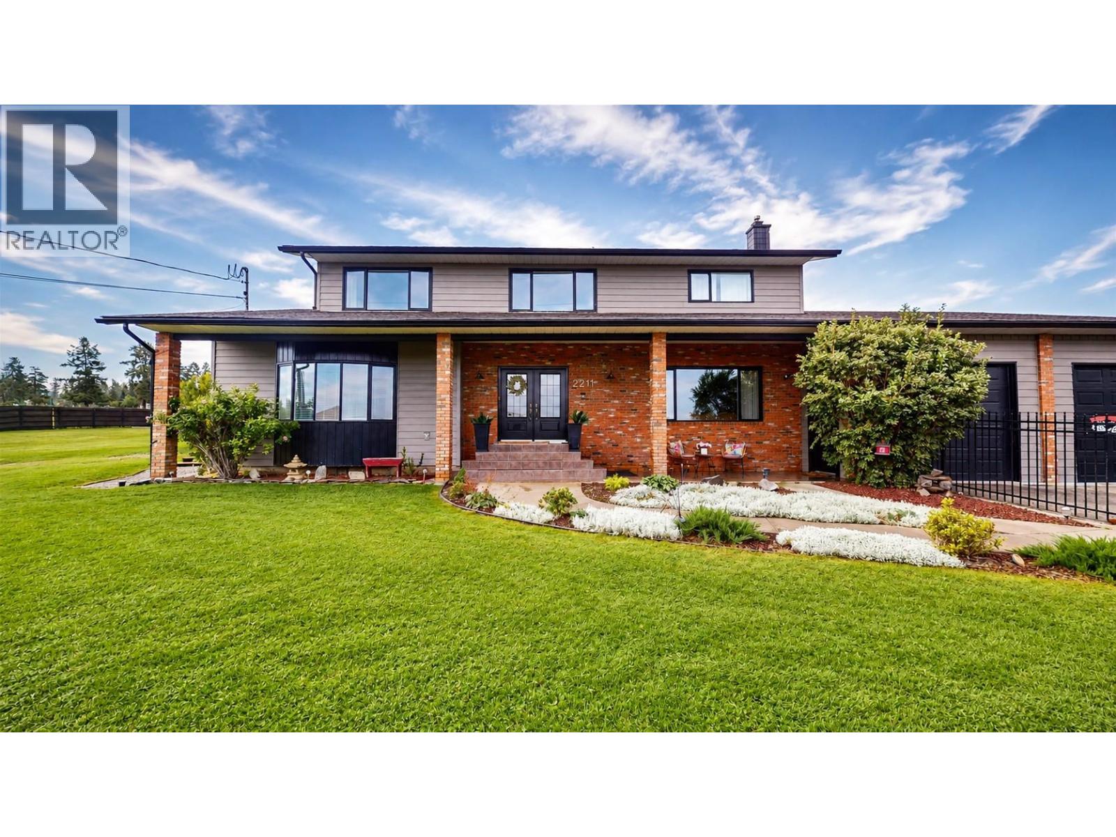 2211 9th Street S, Cranbrook, British Columbia  V1C 6Y7 - Photo 1 - 10394095