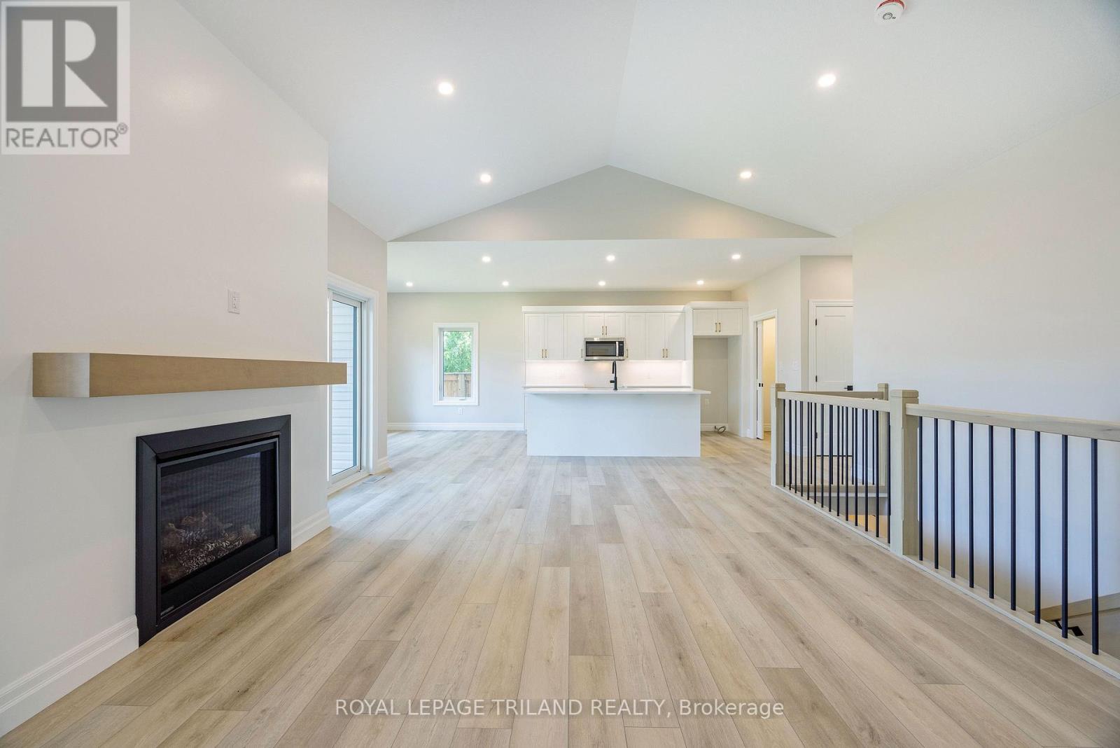 193 Catherine Street, North Middlesex, Ontario  N0M 2K0 - Photo 5 - X13543232