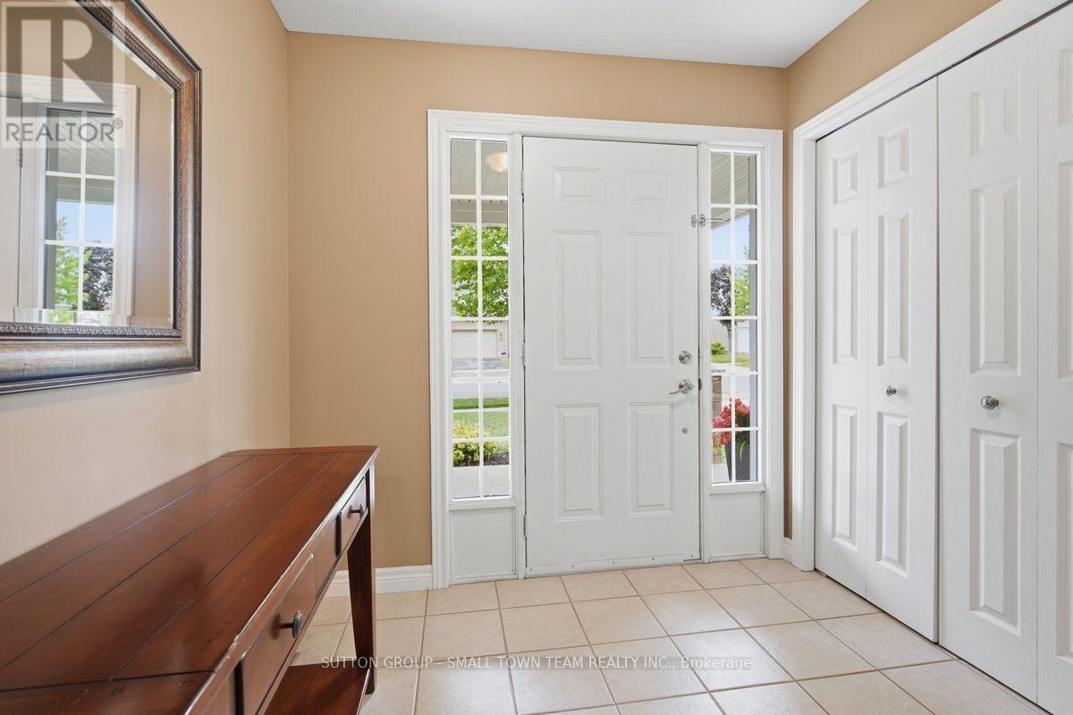1129 South Wenige Drive, London North, Ontario  N5X 4G5 - Photo 4 - X13543270