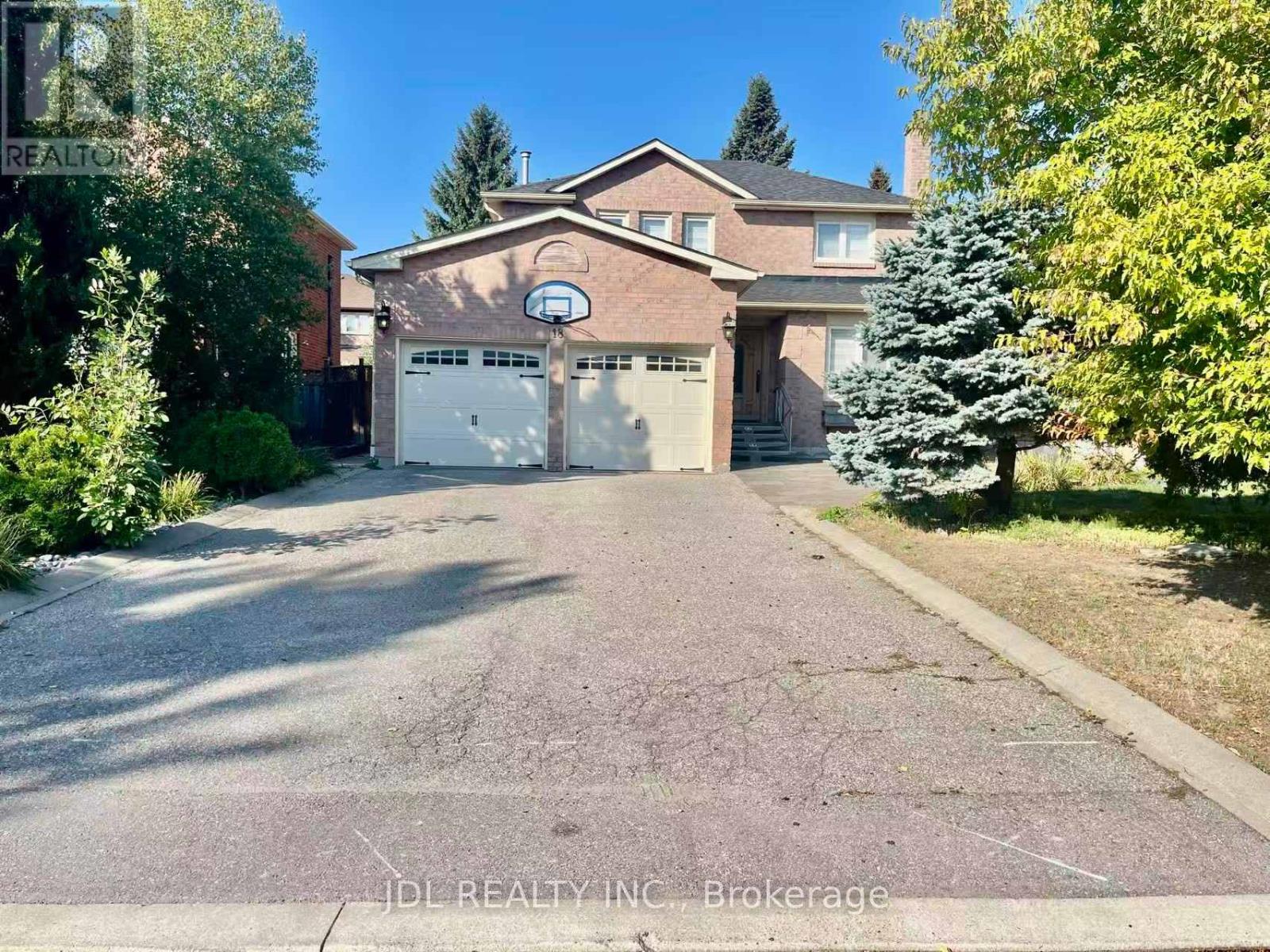 18 FINDHORN CRESCENT, Vaughan (Maple)