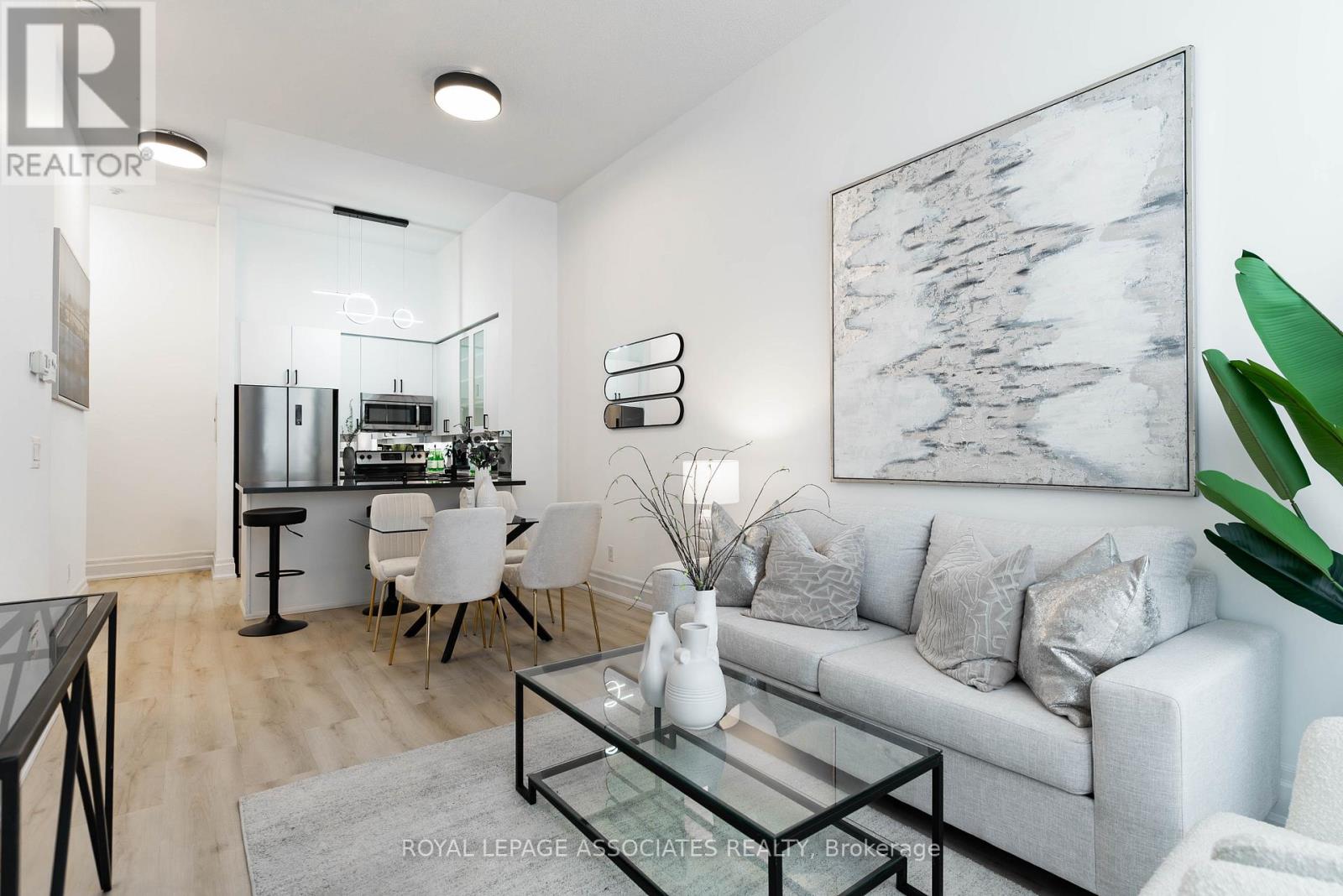 101 - 111 UPPER DUKE CRESCENT, Markham (Unionville)