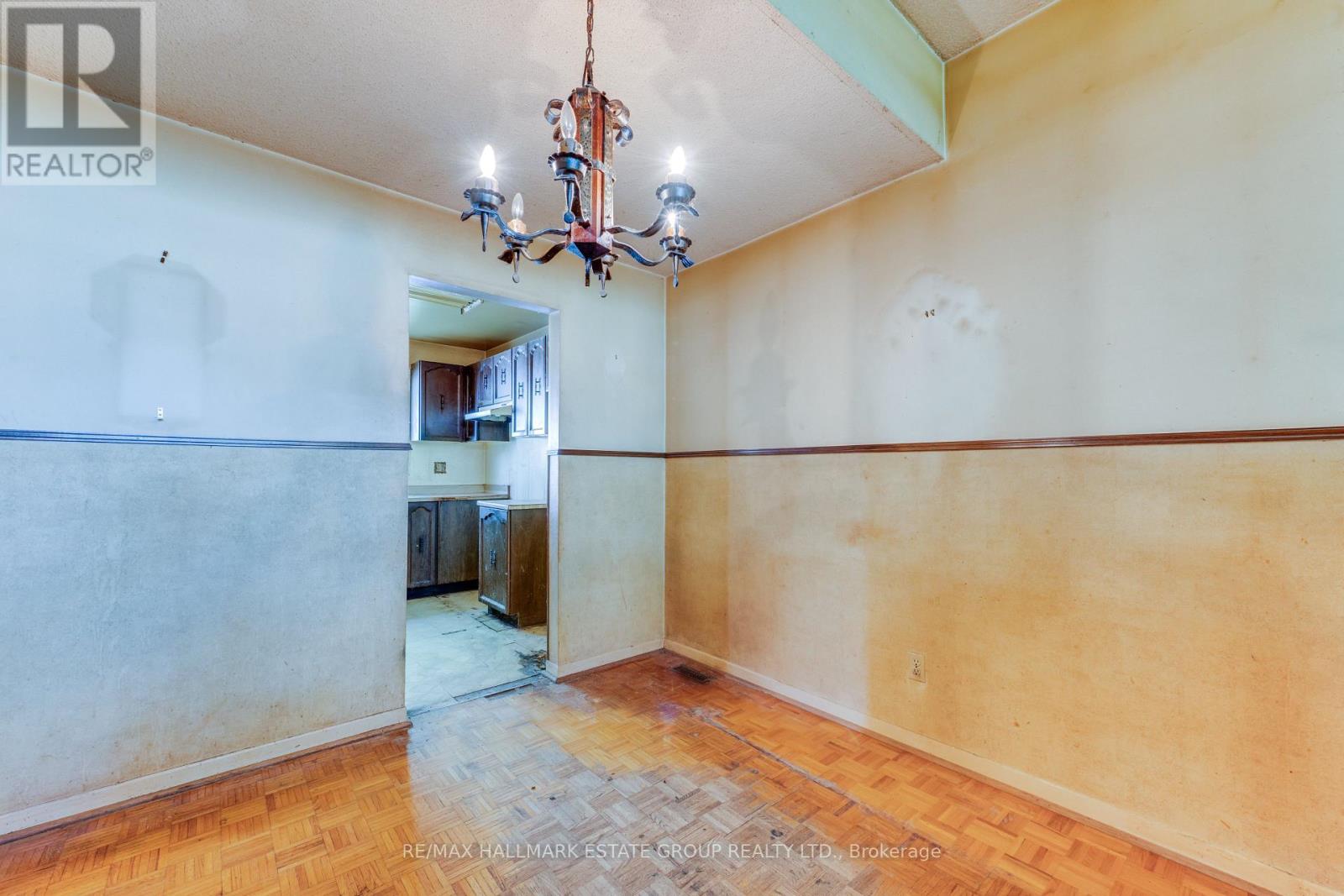 11 Pumfrey Crescent, Toronto, Ontario  M9V 4L5 - Photo 10 - W13542950