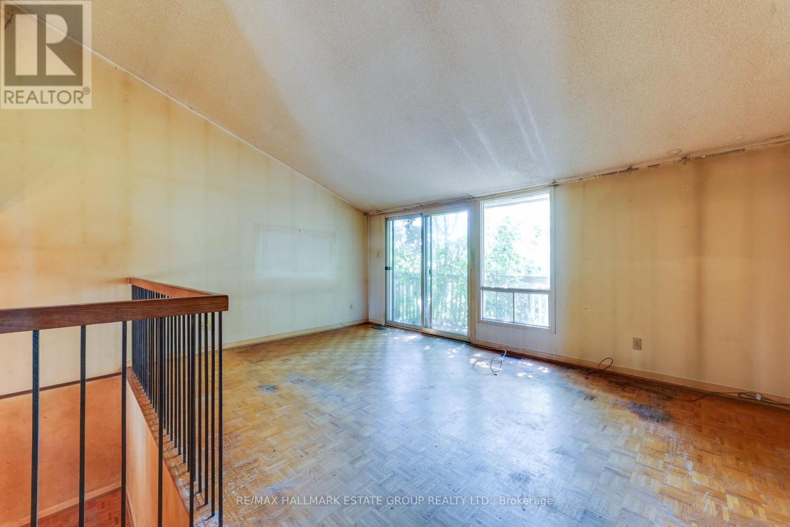 11 Pumfrey Crescent, Toronto, Ontario  M9V 4L5 - Photo 12 - W13542950
