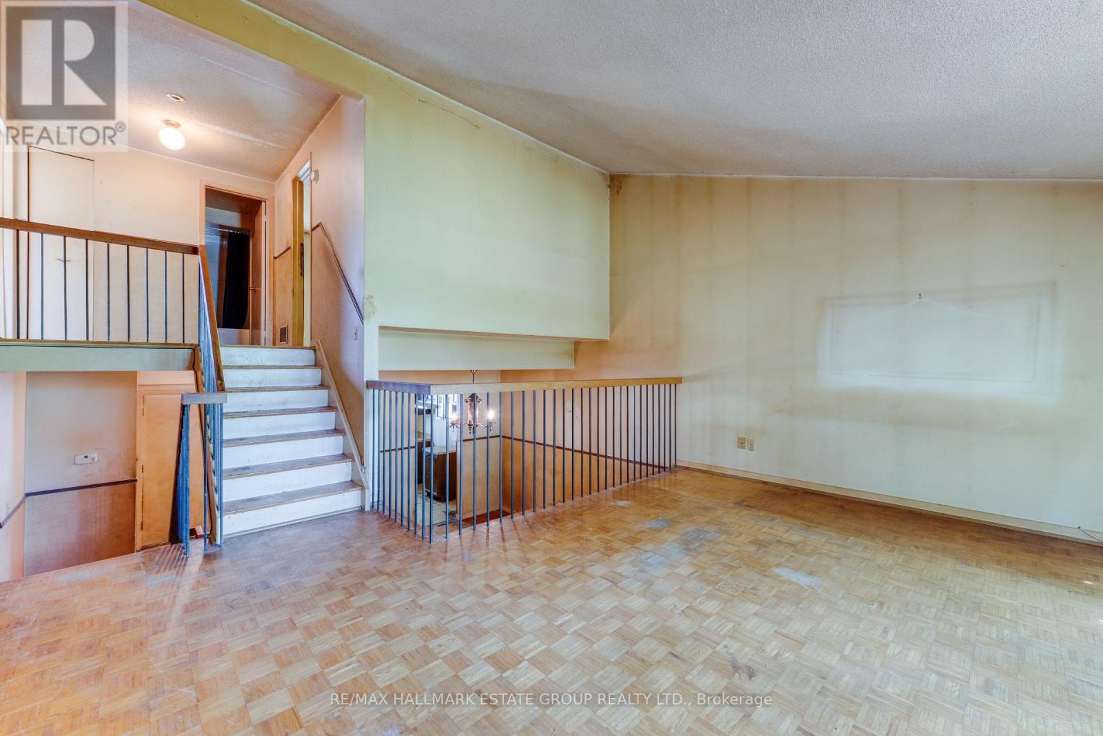 11 Pumfrey Crescent, Toronto, Ontario  M9V 4L5 - Photo 13 - W13542950