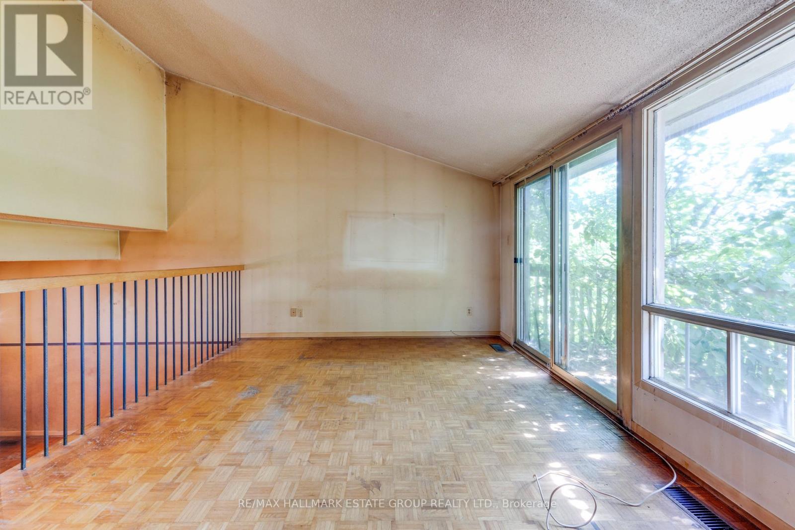 11 Pumfrey Crescent, Toronto, Ontario  M9V 4L5 - Photo 14 - W13542950