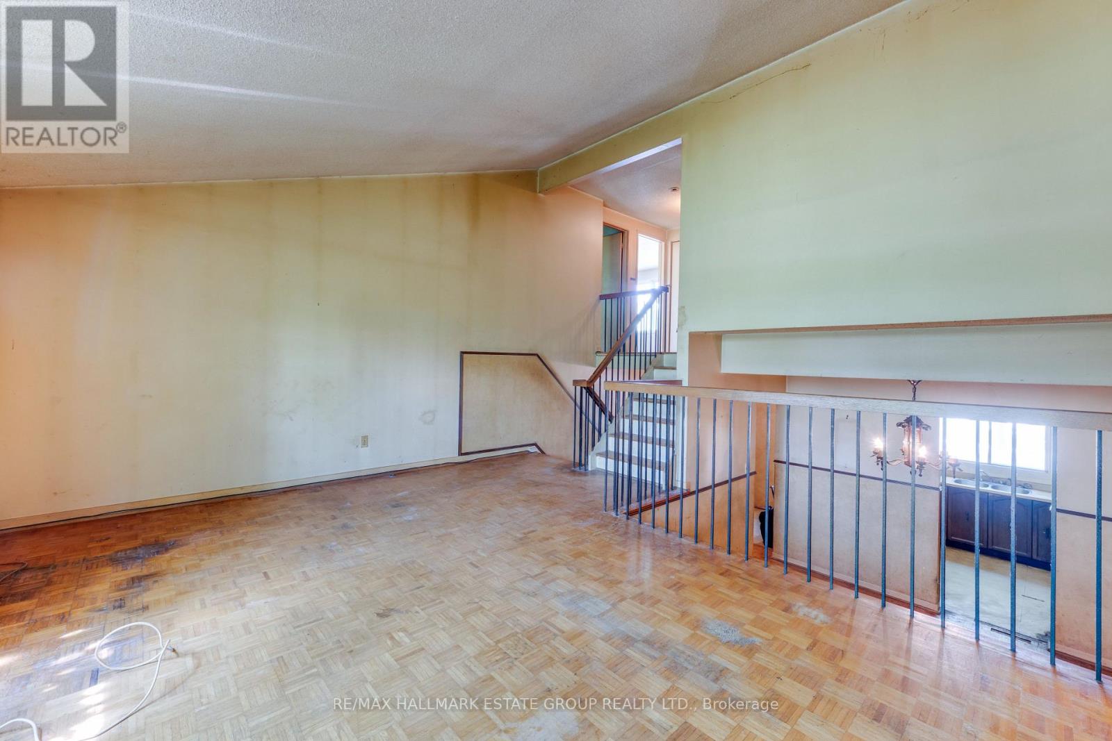 11 Pumfrey Crescent, Toronto, Ontario  M9V 4L5 - Photo 15 - W13542950