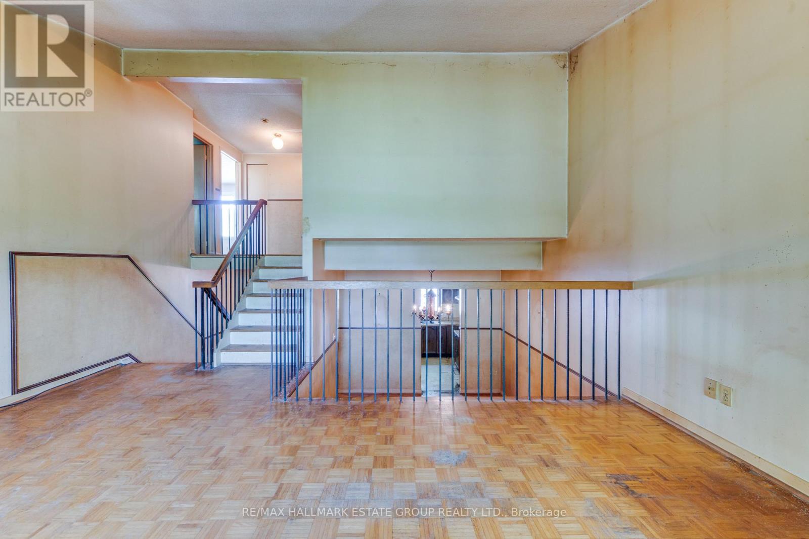 11 Pumfrey Crescent, Toronto, Ontario  M9V 4L5 - Photo 17 - W13542950